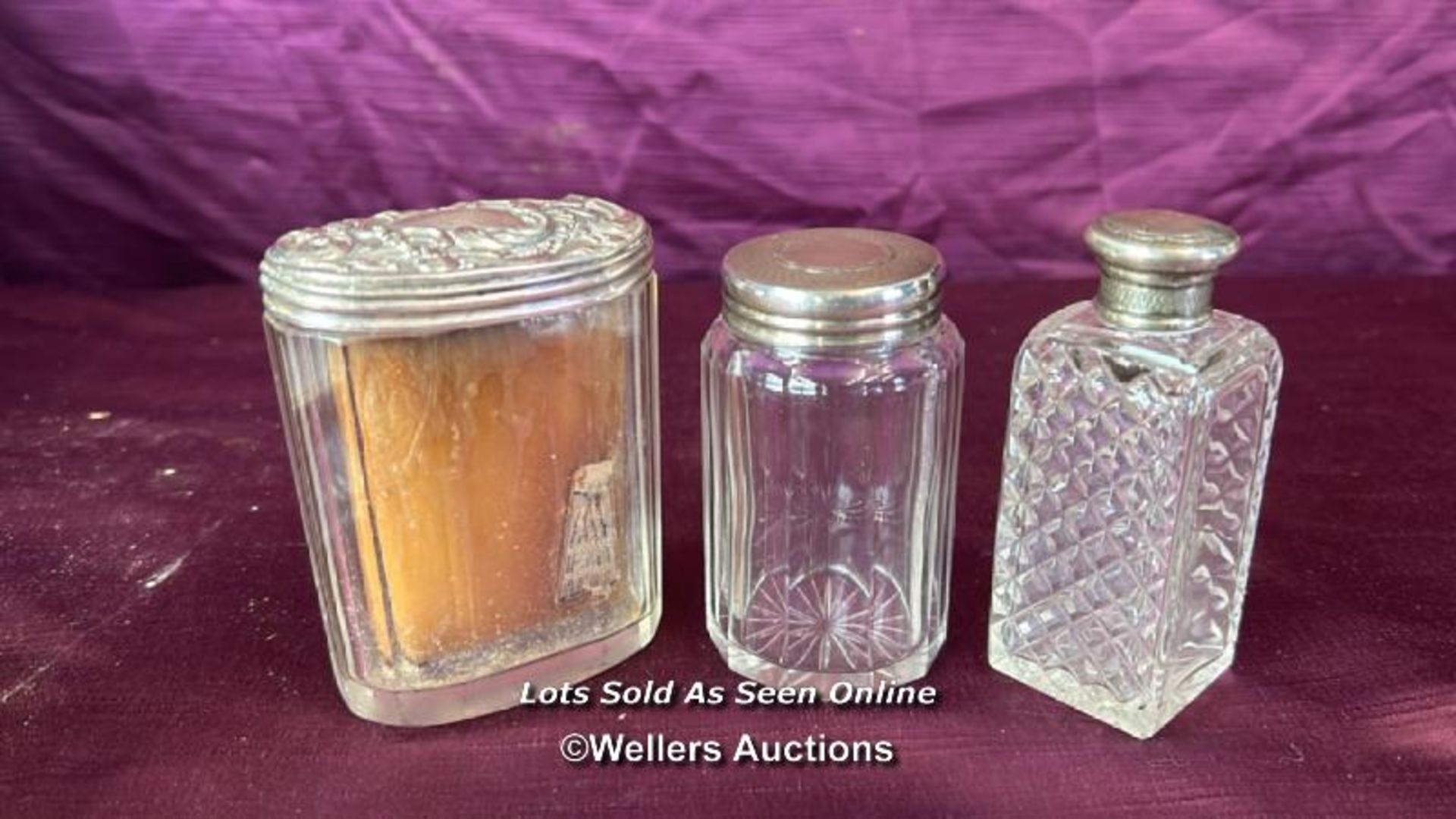 EARLY 19TH CENTURY GENTLEMAN'S VANITY BOX CONTAINING STERLING SILVER AND GLASS CONTAINERS (ONE - Image 7 of 10