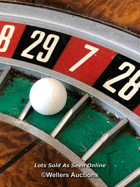 20TH CENTURY LARGE WALNUT ROULETTE TABLE, DIAMETER 80CM - Image 5 of 5