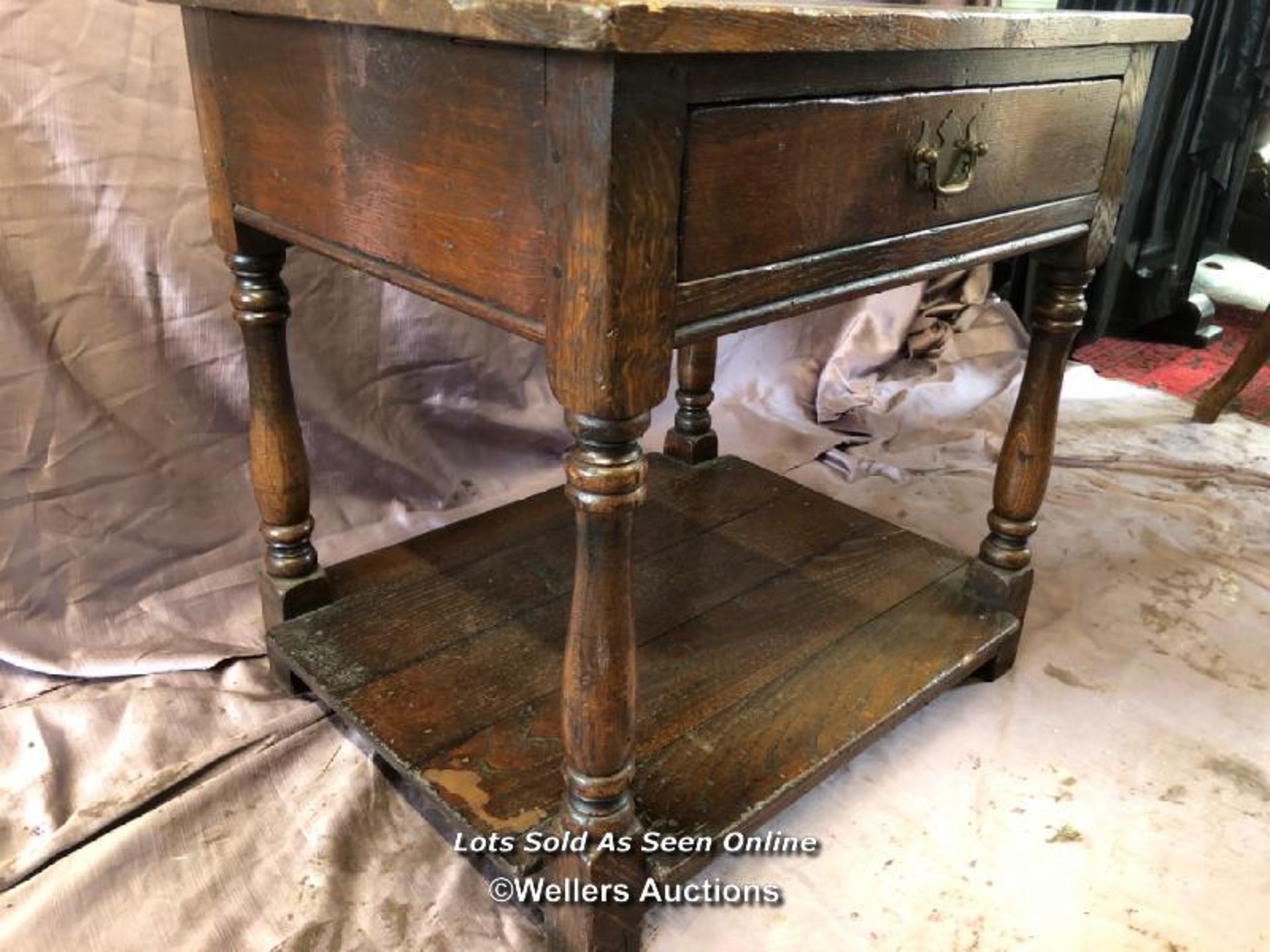 SMALL OAK OCCASIONAL TABLE WITH ONE DRAWER ON TURNED LEG SUPPORTS, 58 X 47 X 58CM - Image 3 of 3