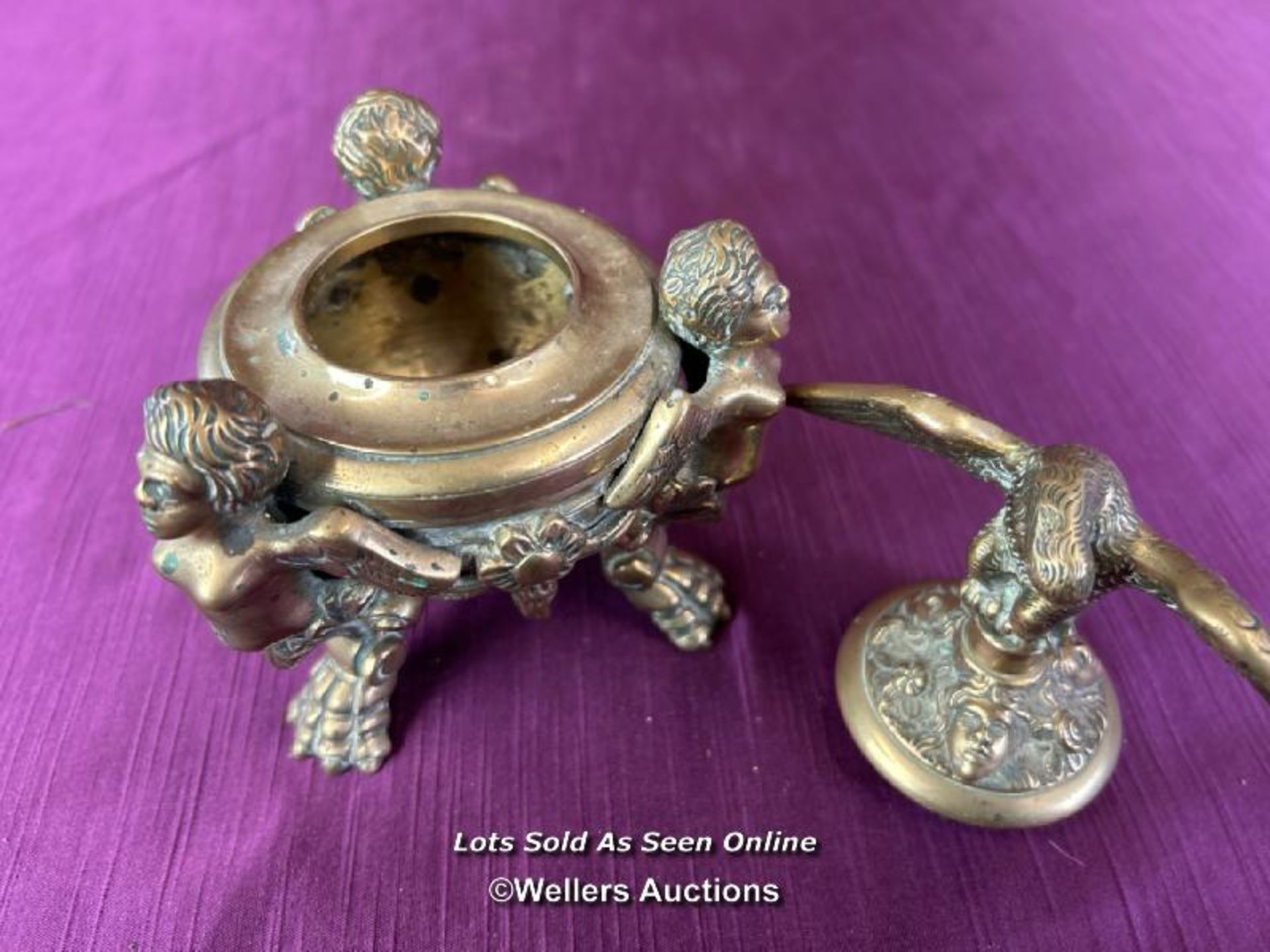 ANTIQUE POLISHED BRONZE LIDDED INKWELL ON THREE CLAW FEET, HEIGHT 16CM - Image 3 of 3