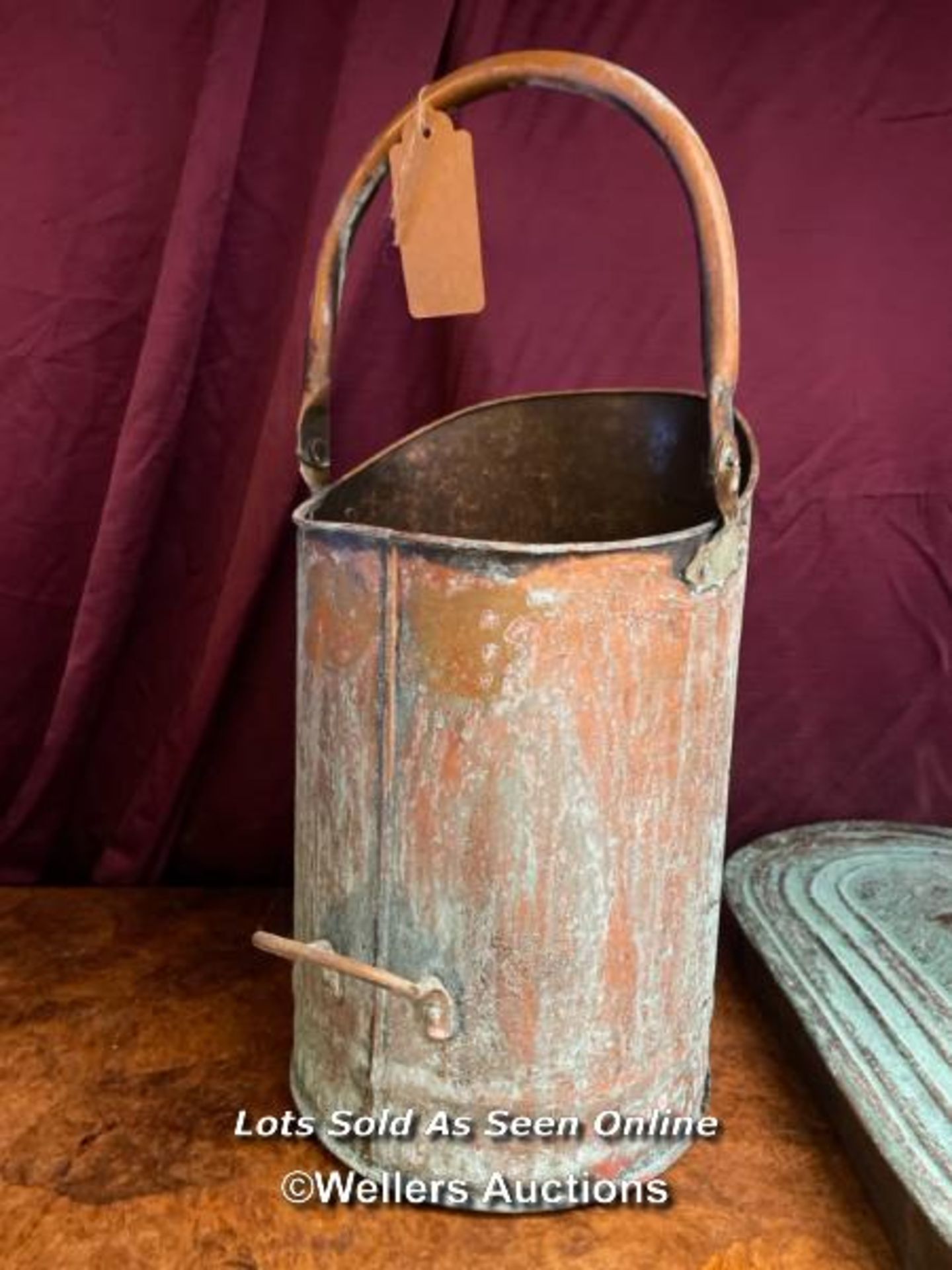 COPPER COAL SCUTTLE, HEIGHT 54CM AND VERDIGRIS PAN LID, LENGTH 56CM - Image 2 of 3
