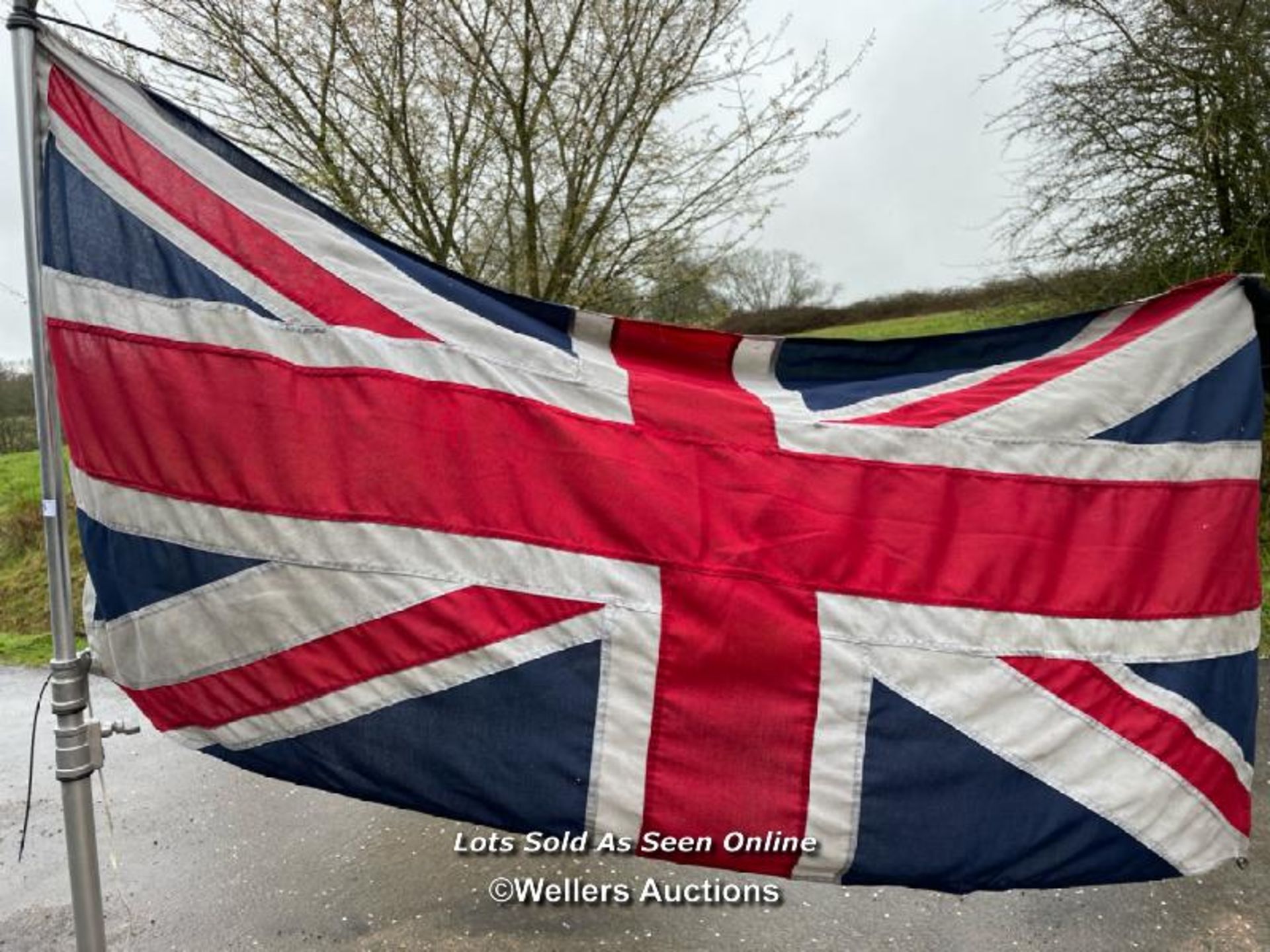 UNION JACK FLAG ON A TRIPOD BASE, FLAG MEASURES 175 X 87CM - Image 3 of 3