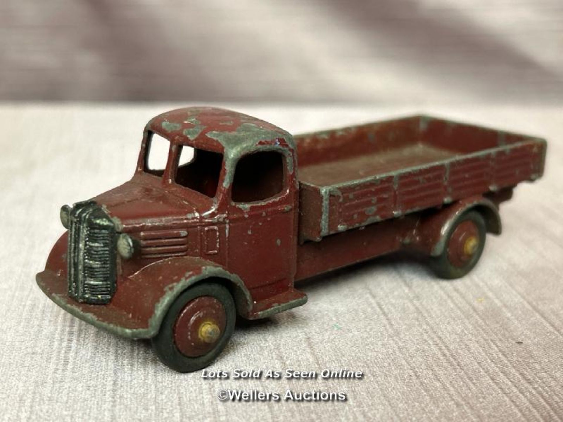 DINKY N.O.B. ELECTRIC VAN FOR EXPRESS DAIRY TOGETHER WITH A DINKY AUSTIN TRUCK - Image 4 of 5