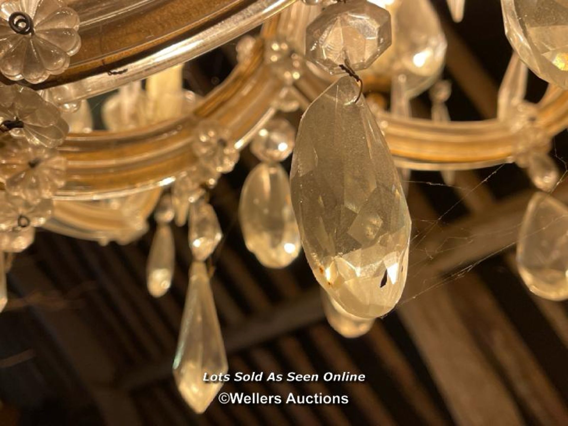 EARLY 20TH CENTURY ITALIAN CHANDELIER, APPEARS TO BE COMPLETE AND WORKING AS SHOWN, SEVEN ARMS SPLIT - Bild 4 aus 8