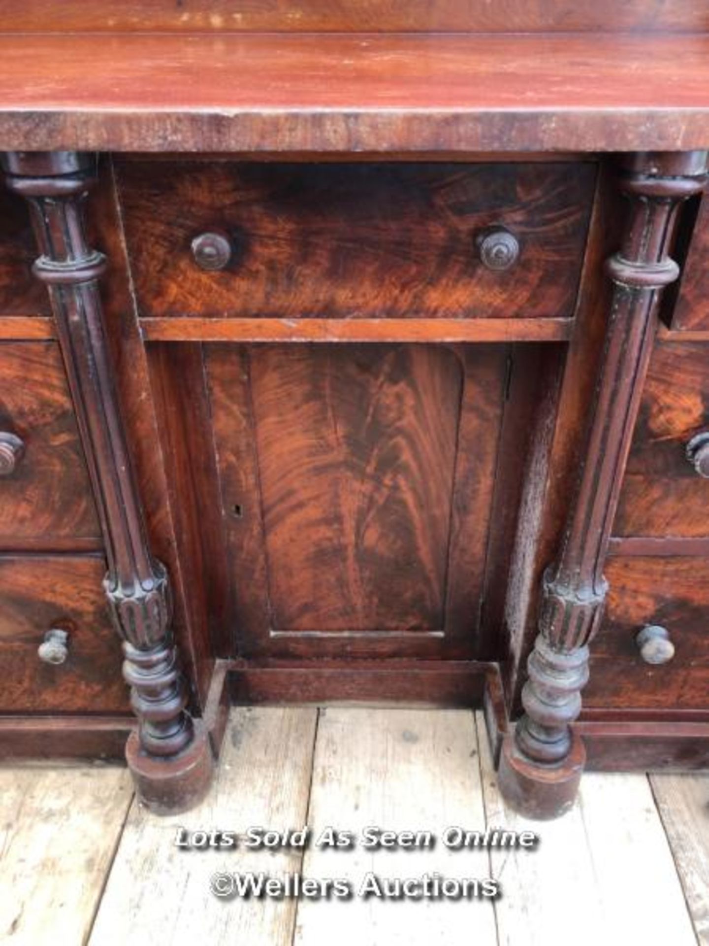 WILLIAM IV SIDE CABINET IN FLAME MAHOGANY, 133 X 61 X 82CM - Image 5 of 5