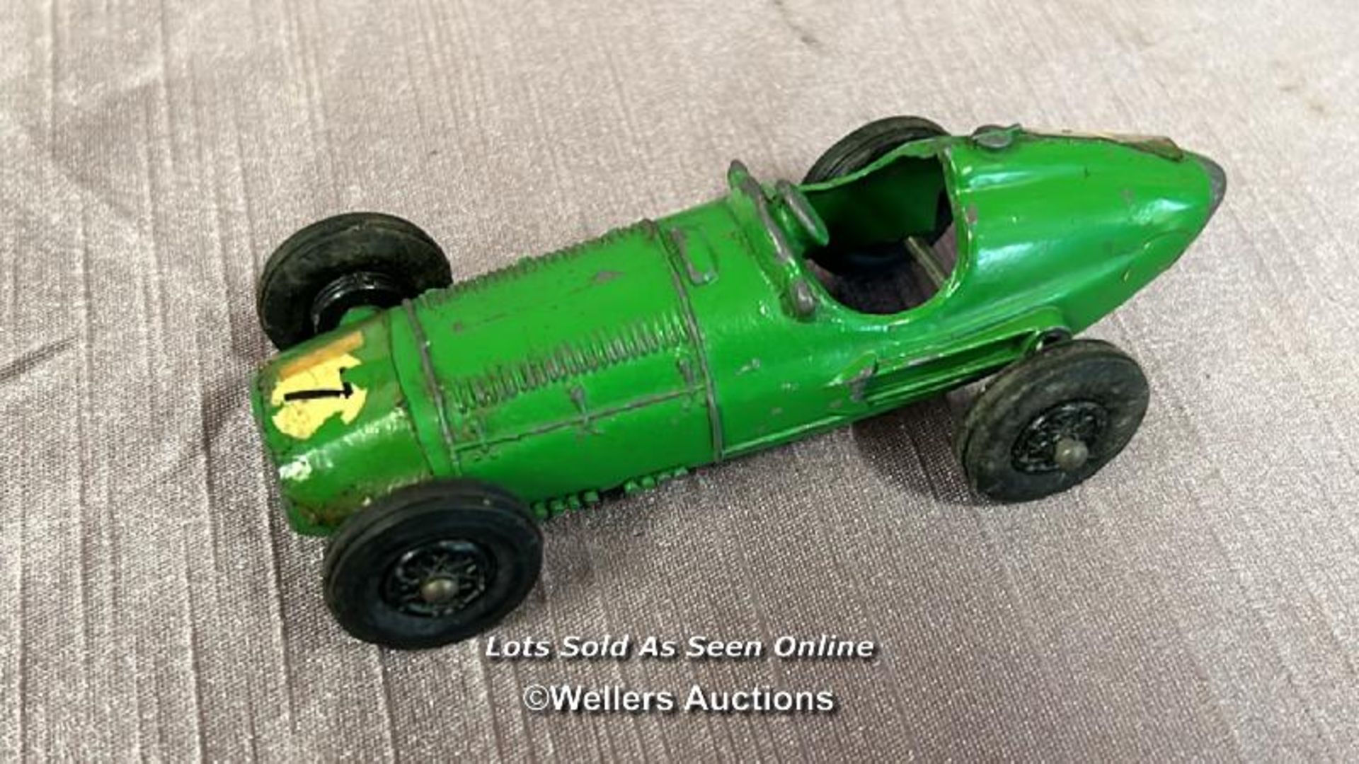 TWO MODEL CARS INCLUDING BLUE RACING CAR FOR SCALEXTRIC AND GREEN RACING CAR FRAME ONLY (AS FOUND) - Image 3 of 5