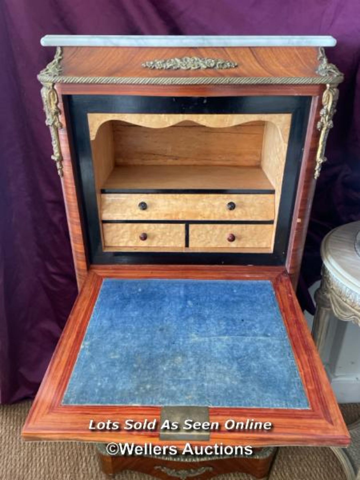 19TH CENTURY LOUIS XV SOMMELIER SECRETAIRE, KING WOOD AND BOX WOOD INLAY WITH ORMULU MOUNTS AND - Bild 3 aus 7