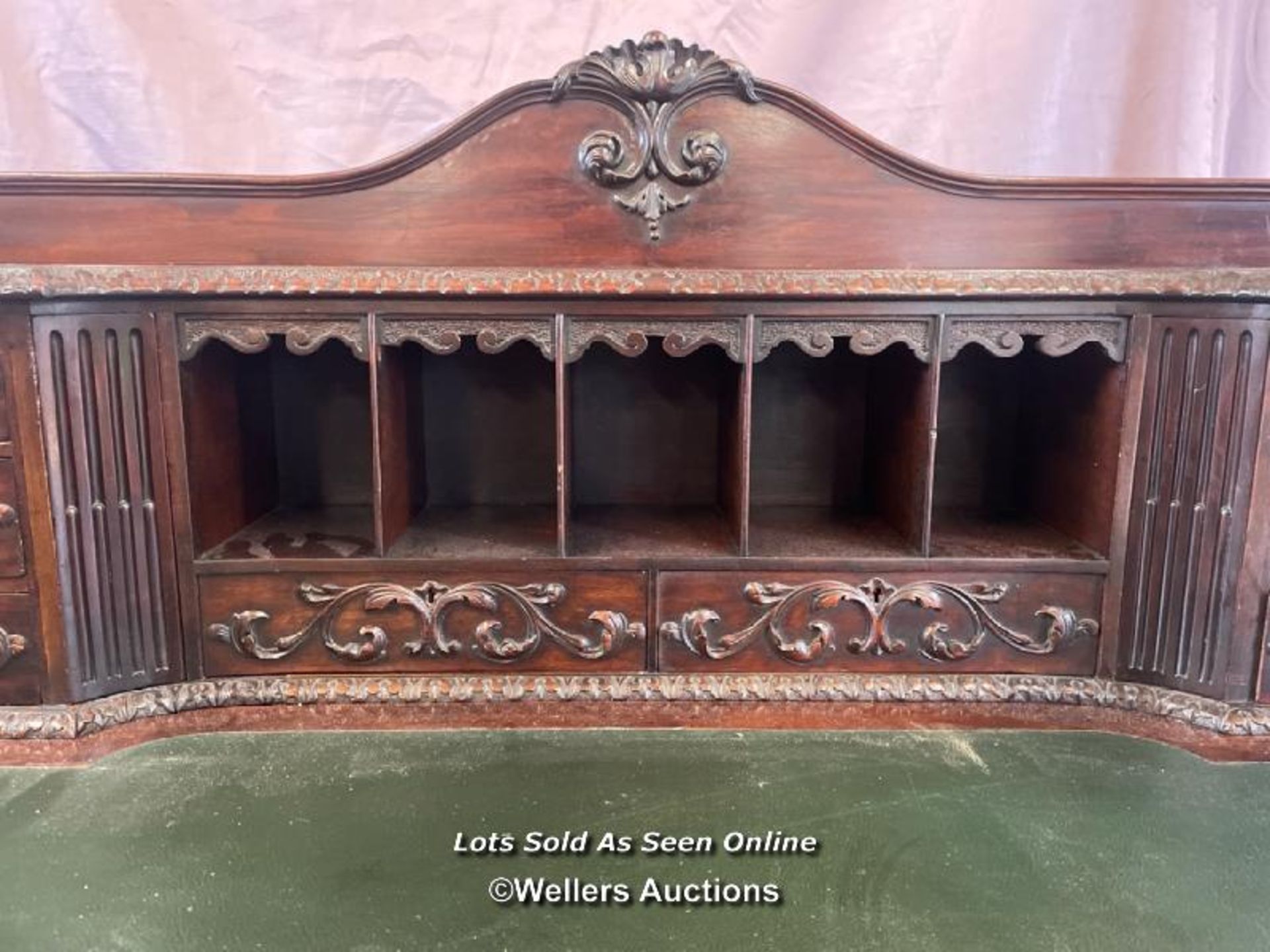 CIRCA 1900, GEOGIAN STYLE HIGHLY DECORATIVE AND CARVED MAHOGANY LINED WRITING DESK WITH LEATHER - Image 2 of 11