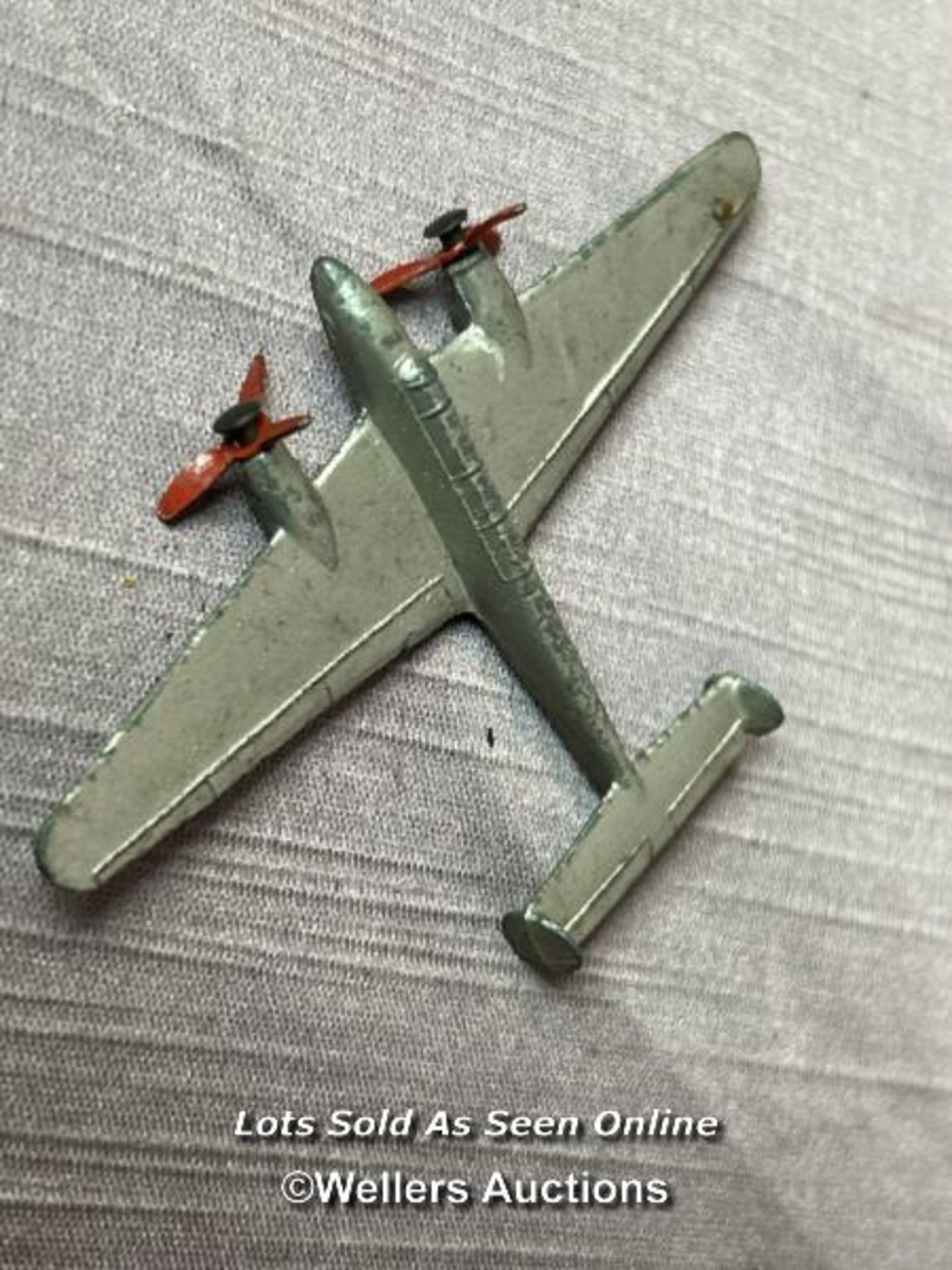 SELECTION OF DINKY DIE CAST PLANES AND A HELICOPTER - Image 4 of 14