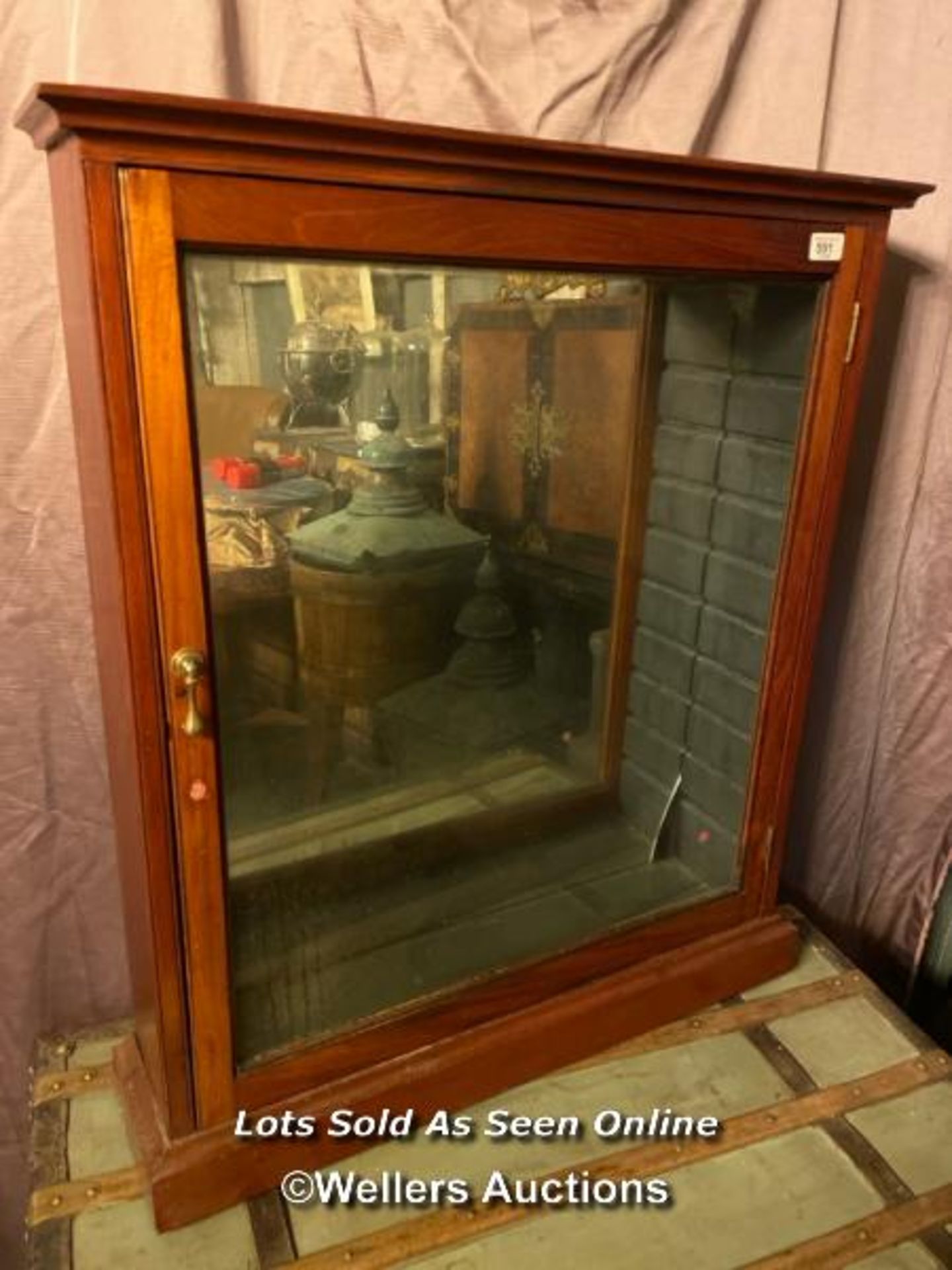 MAHOGANY MIRRORED DISPLAY CABINET, 72 X 16 X 85CM (WITHOUT SHELVES) - Image 2 of 2