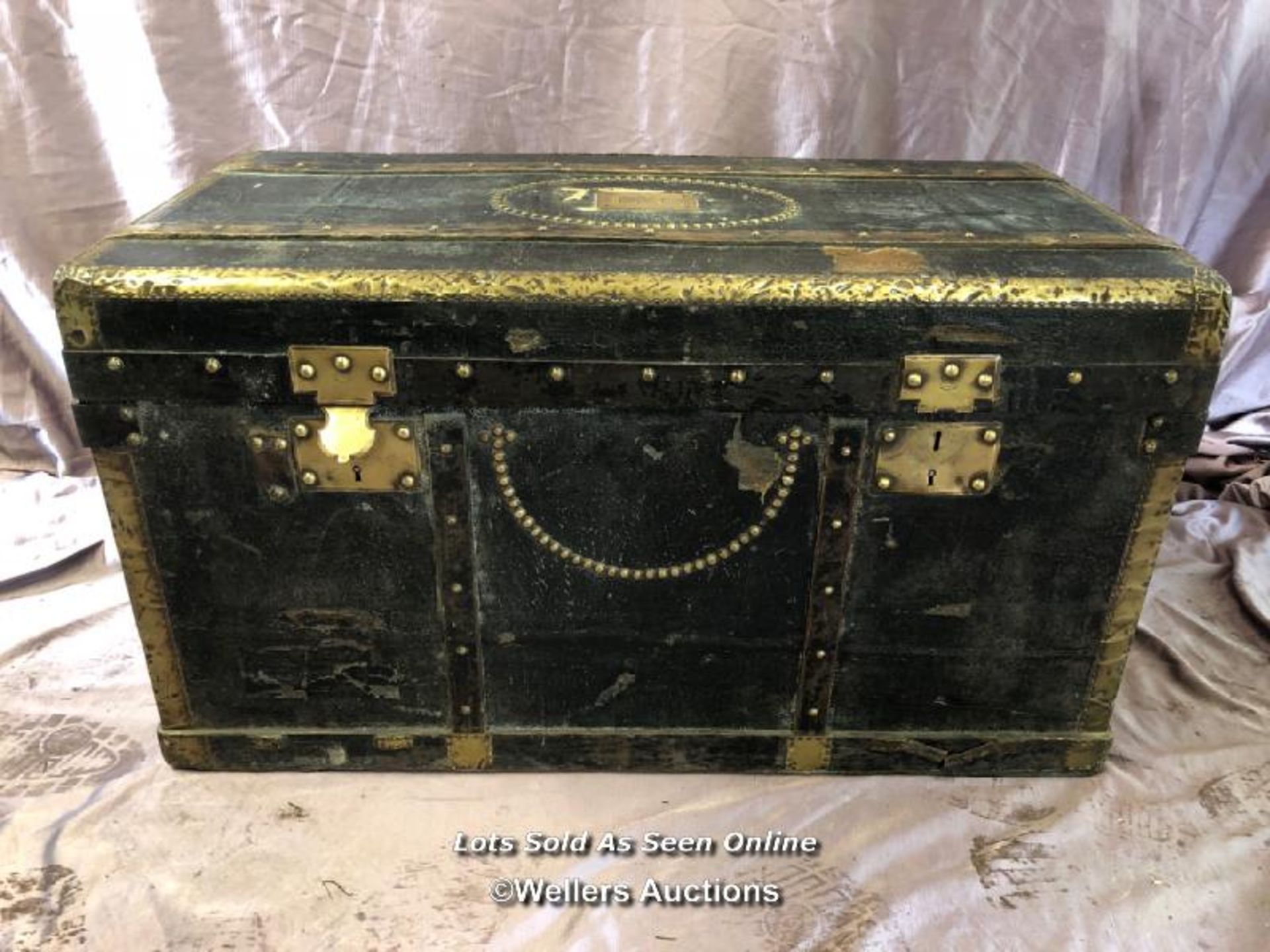 LARGE NAPOLEONIC OFFICERS CAMPAIGN TRUNK, WITH INITIALS E.C. 90 X 48 X 50CM