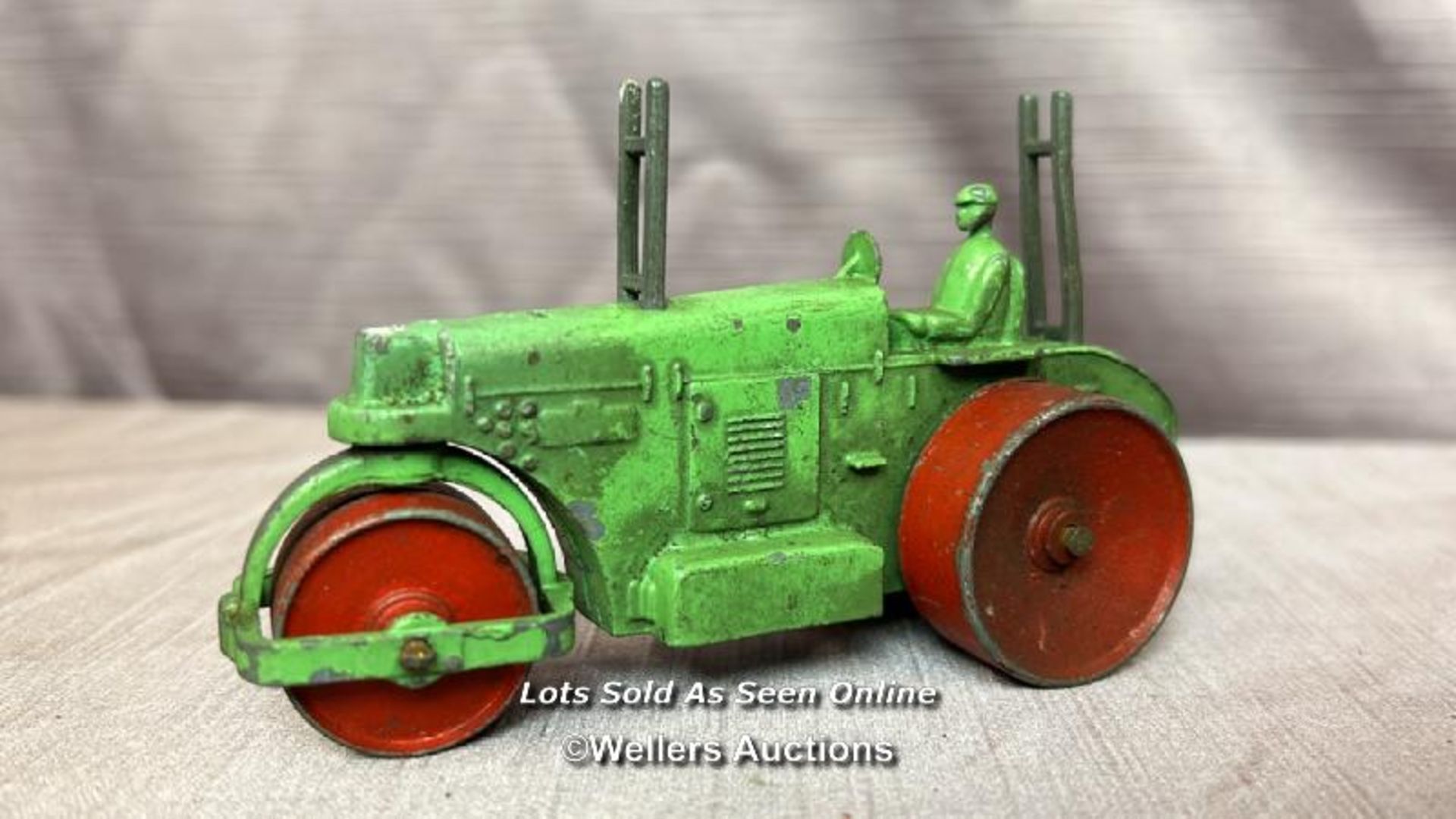 DINKY AVELING BARFORD STEAMROLLER, WITH ONE OTHER STEAMROLLER AND A DINKY MASSEY TRACTOR AND TRAILER - Image 5 of 12