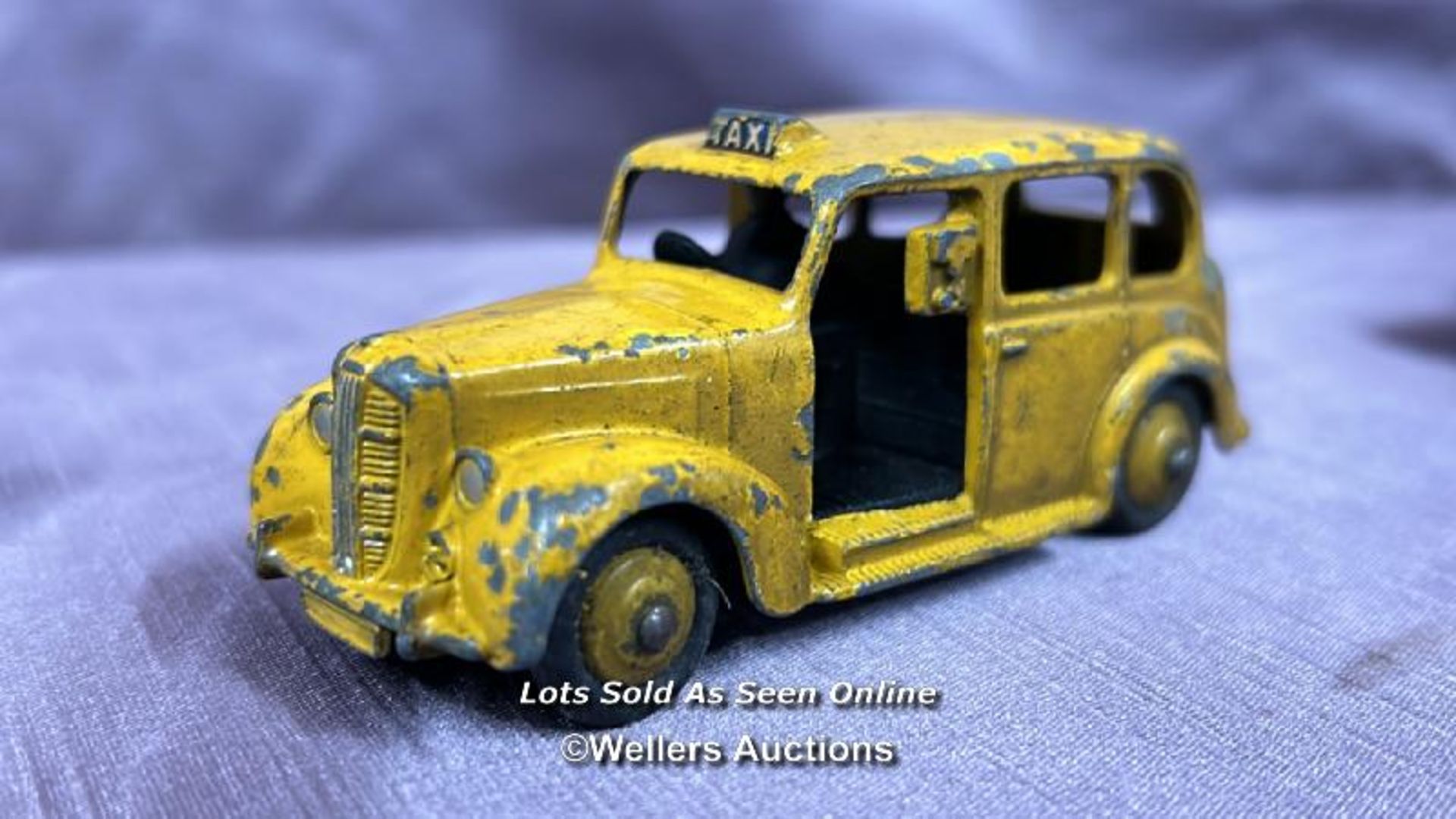 THREE DIE CAST CARS INCLUDING DINKY FORD ZEPHYR NO. 162, DINKY AUSTIN TAXI AND WOLSELEY 60-80 - Image 4 of 7