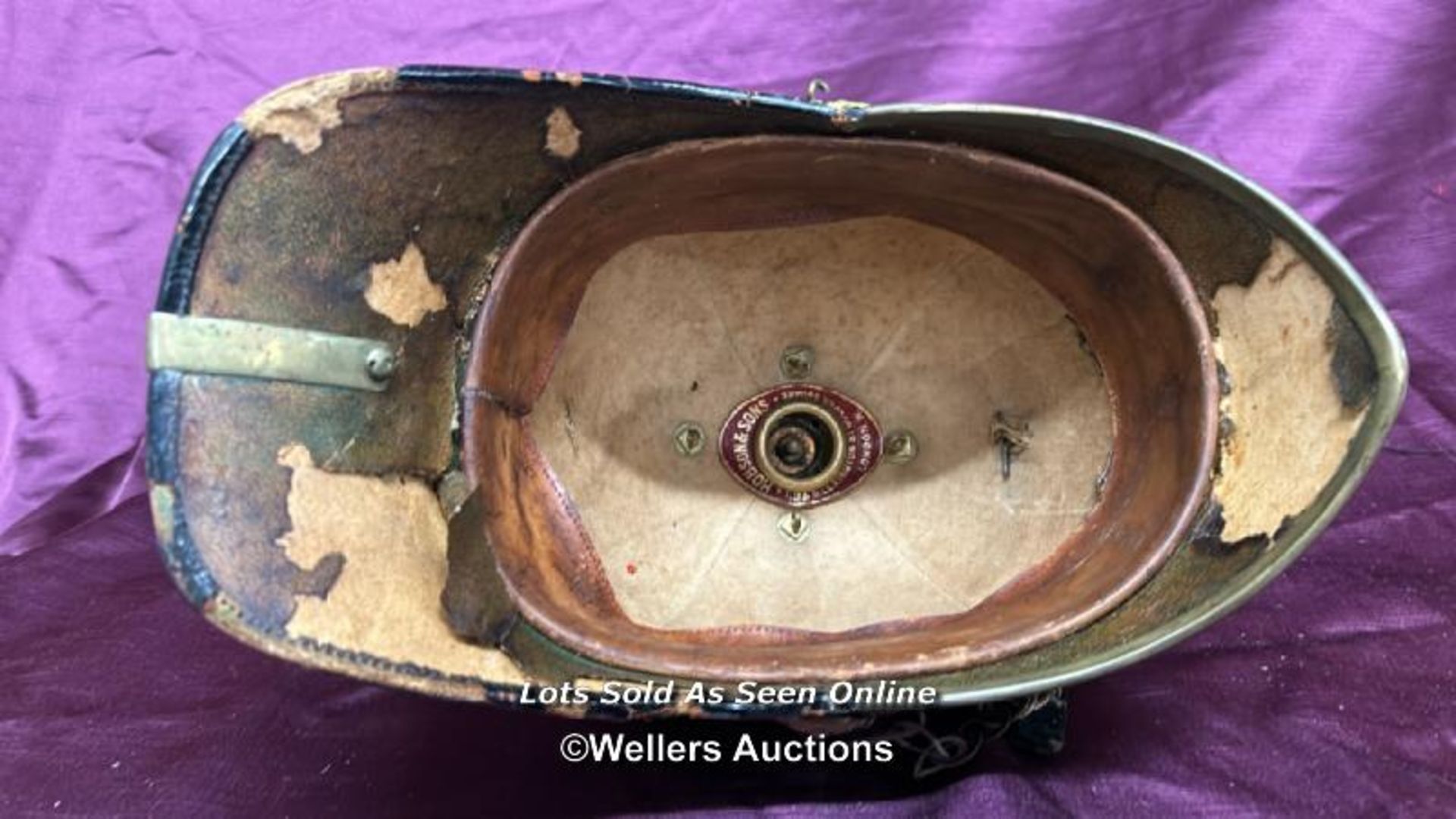 GEORGE V ROYAL ARMY MEDICAL CORPS OFFICER HELMET, IN ORIGINAL CONDITION WITH SOME WEAR, MADE BY - Bild 7 aus 8