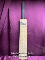 ENGLAND WOMEN SIGNED CRICKET BAT, ENGLAND WOMEN VS PAKISTAN WOMEN, NATWEST IT20 2016