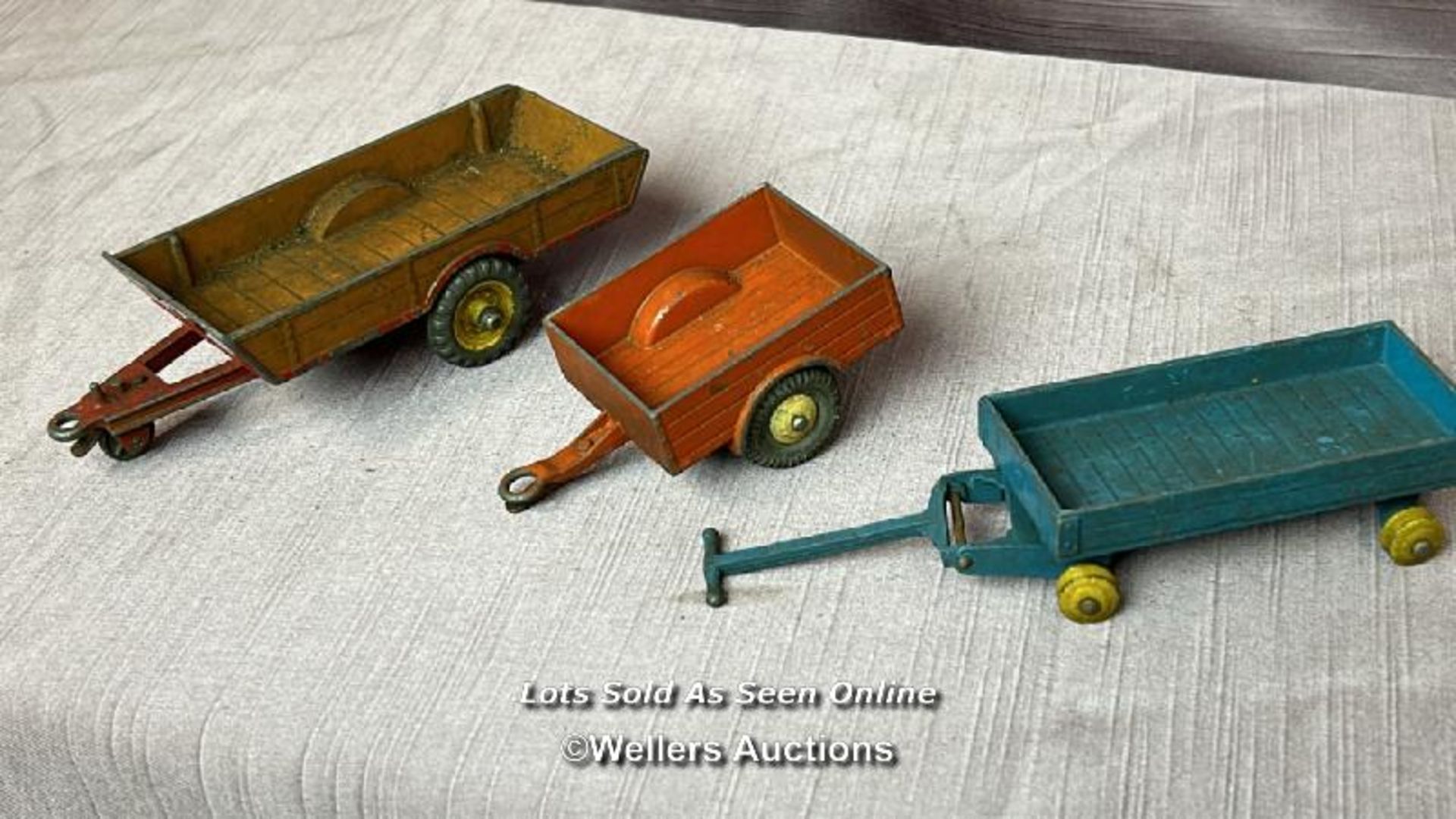 FIVE ASSORTED DINKY TRAILERS INCLUDING THE B.E.V. TRUCK - Image 7 of 10