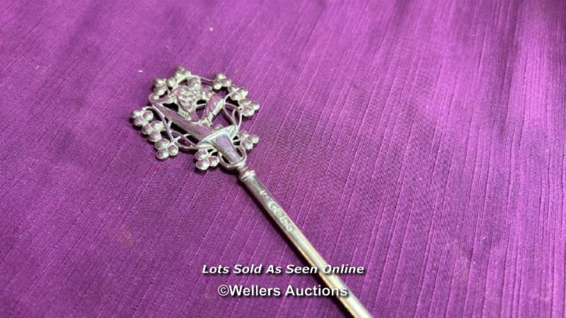 HALLMARKED SILVER ORNATE HAT PIN, LENGTH 23CM, WEIGHT 32GMS - Image 4 of 5