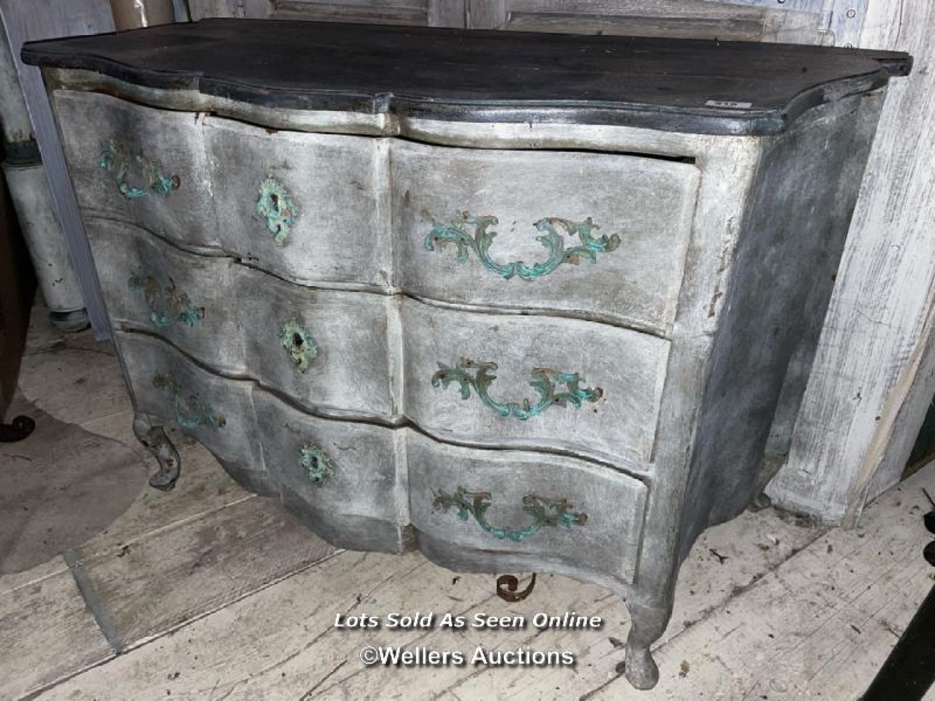 18TH CENTURY LOUISE XV SERPENTINE THREE DRAWER CHEST DISGUISED AS NINE, 121 X 56 X 81CM