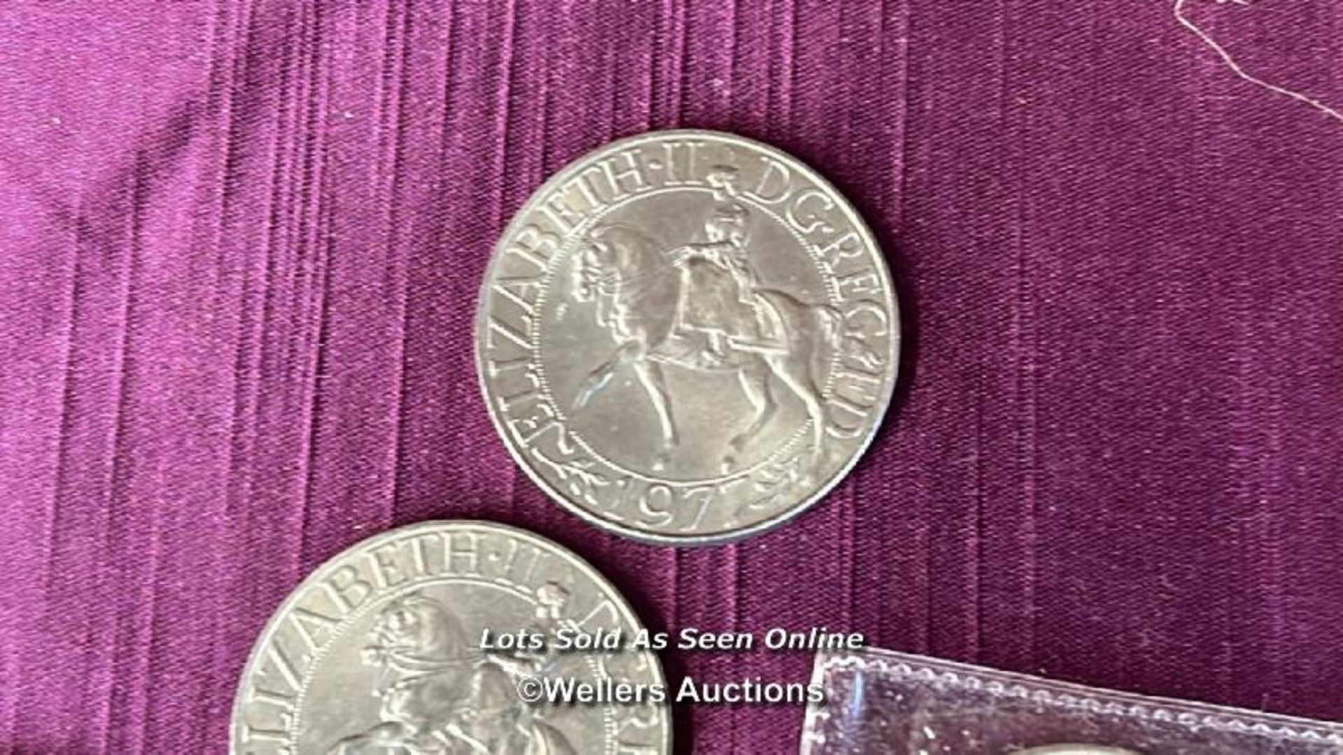 LARGE COLLECTION OF BRITISH COMMEMORATIVE COINS INCLUDING EARLY £1 AND £2 COINS AND SILVER JUBILEE - Image 9 of 9