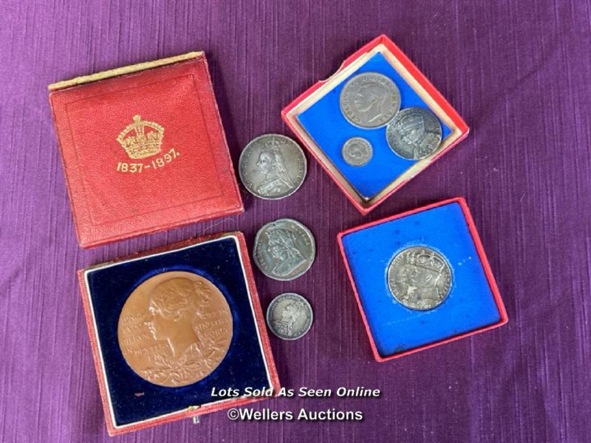 COLLECTION OF MAINLY QUEEN VICTORIA COINS INCLUDING A 1837-1897 COMMEMORATIVE BRONZE COIN