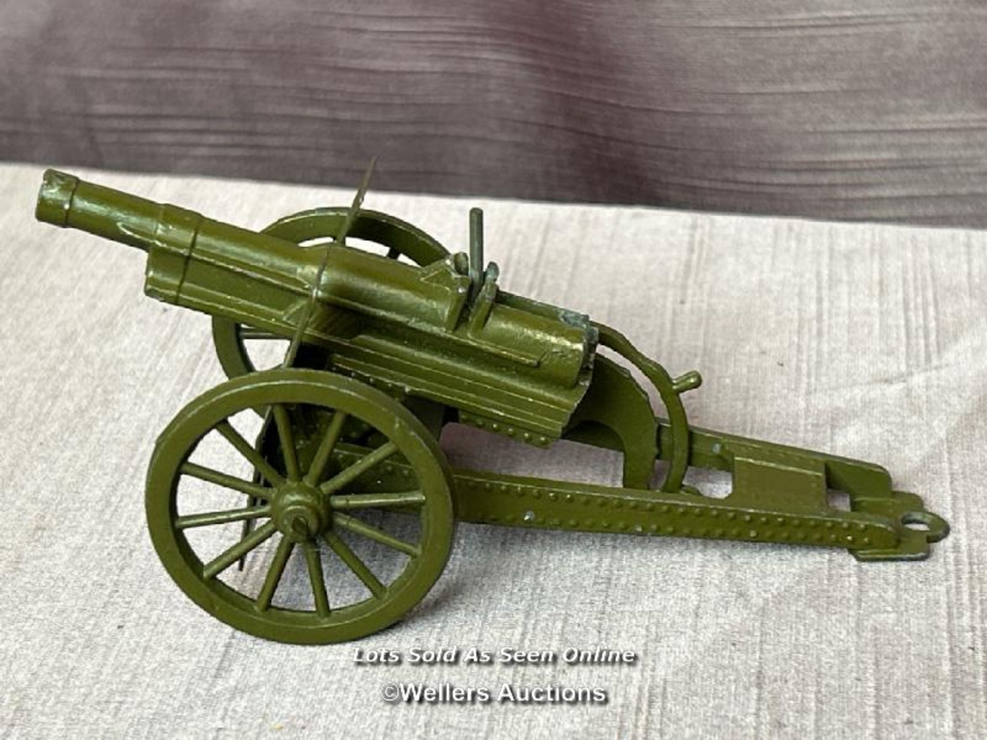 TWO DINKY DIE CAST MILITARY MODELS INCLUDING ONE TONNE CARGO TRUCK NO. 614 AND A MOBILE CANNON - Image 4 of 5