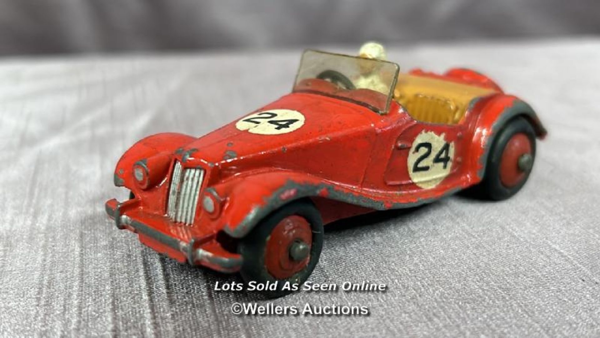 TWO DINKY DIE CAST RACING CARS INCLUDING MG MIDGET NO. 108 AND AUSTIN HEALEY NO. 109 - Image 7 of 7
