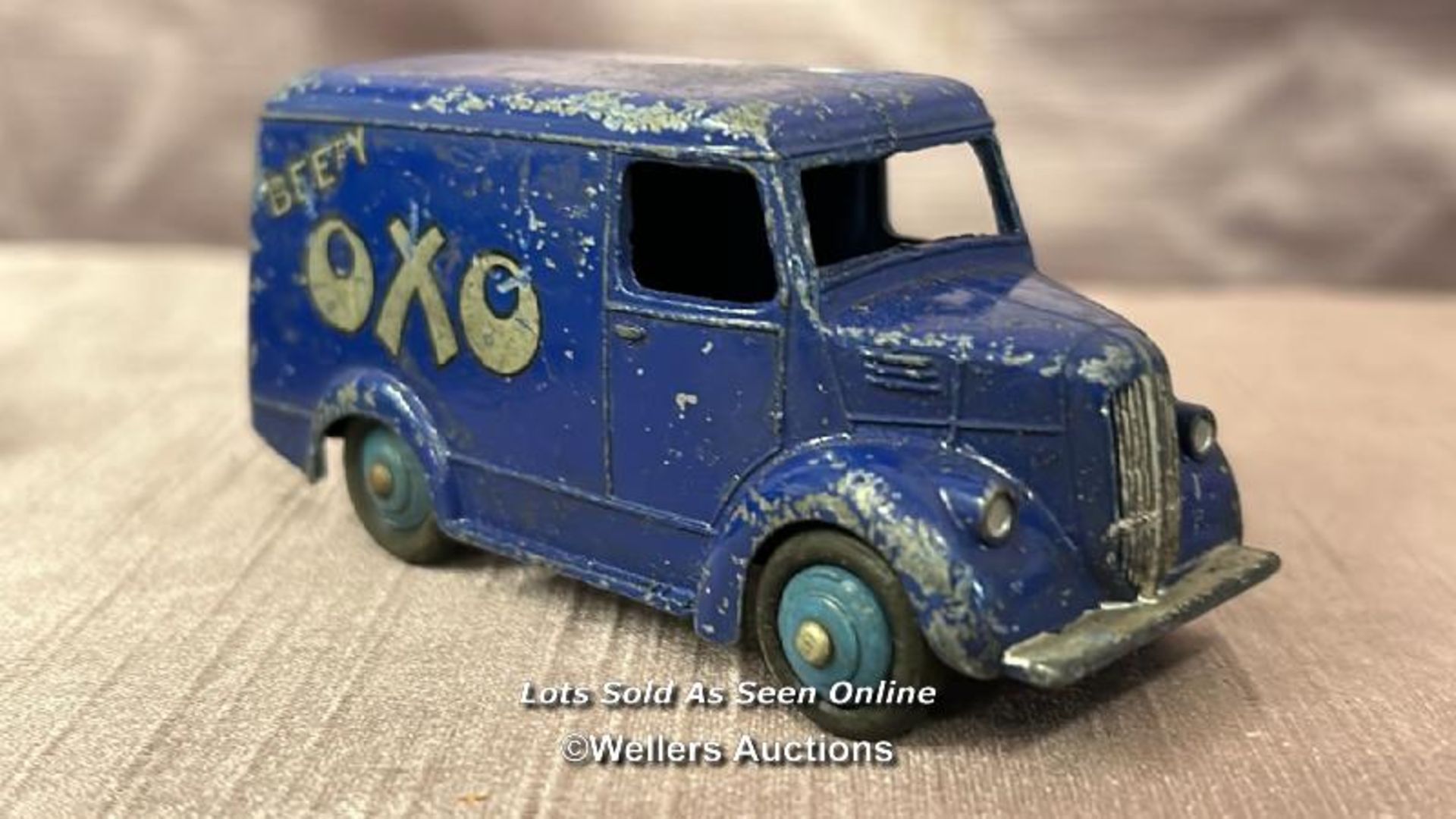THREE DINKY TROJAN ADVERTISING VANS INCLUDING CHIVERS JELLIES, OXO AND DUNLOP - Image 2 of 5