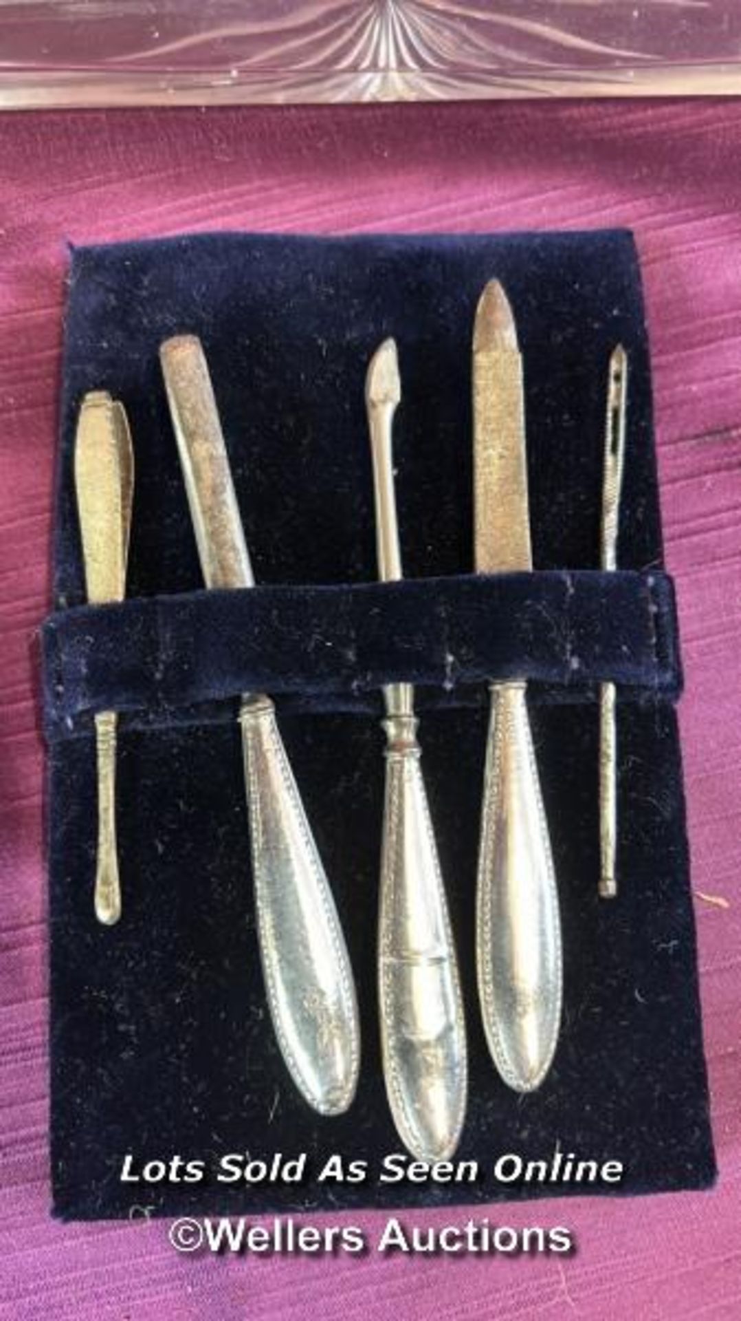 EARLY 19TH CENTURY GENTLEMAN'S VANITY BOX CONTAINING STERLING SILVER AND GLASS CONTAINERS WITH - Image 11 of 14