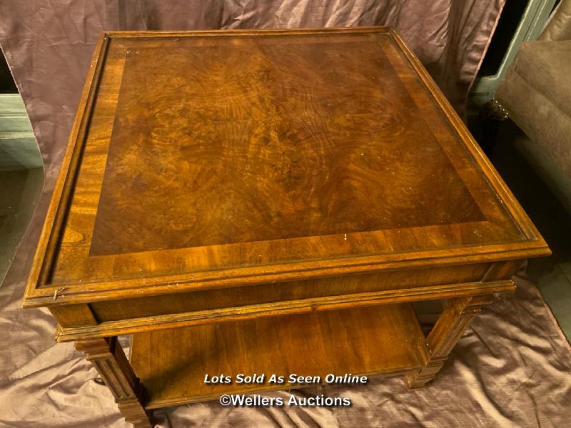 OCCASIONAL OR BEDSIDE TABLE, SINGLE DRAWER, FIGURED WALNUT VENEERS, 67 X 67 X 57CM - Image 2 of 3