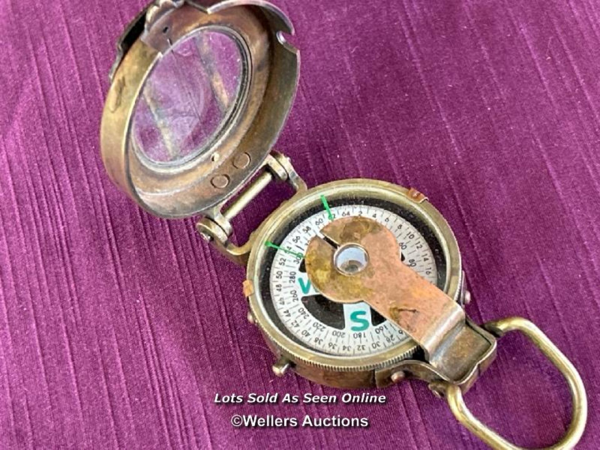 A ROSS LONDON MILITARY COMPASS IN BRASS CASE - Image 3 of 3