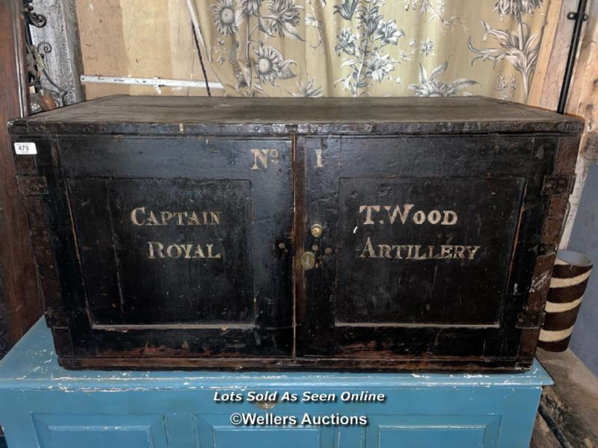 19TH CENTURY CARRYING CASE FOR CAMPAIGN CHESTS, CAPTAIN ROYAL T.WOOD ROYAL ARTILLERY, 105 X 52 X - Image 2 of 4