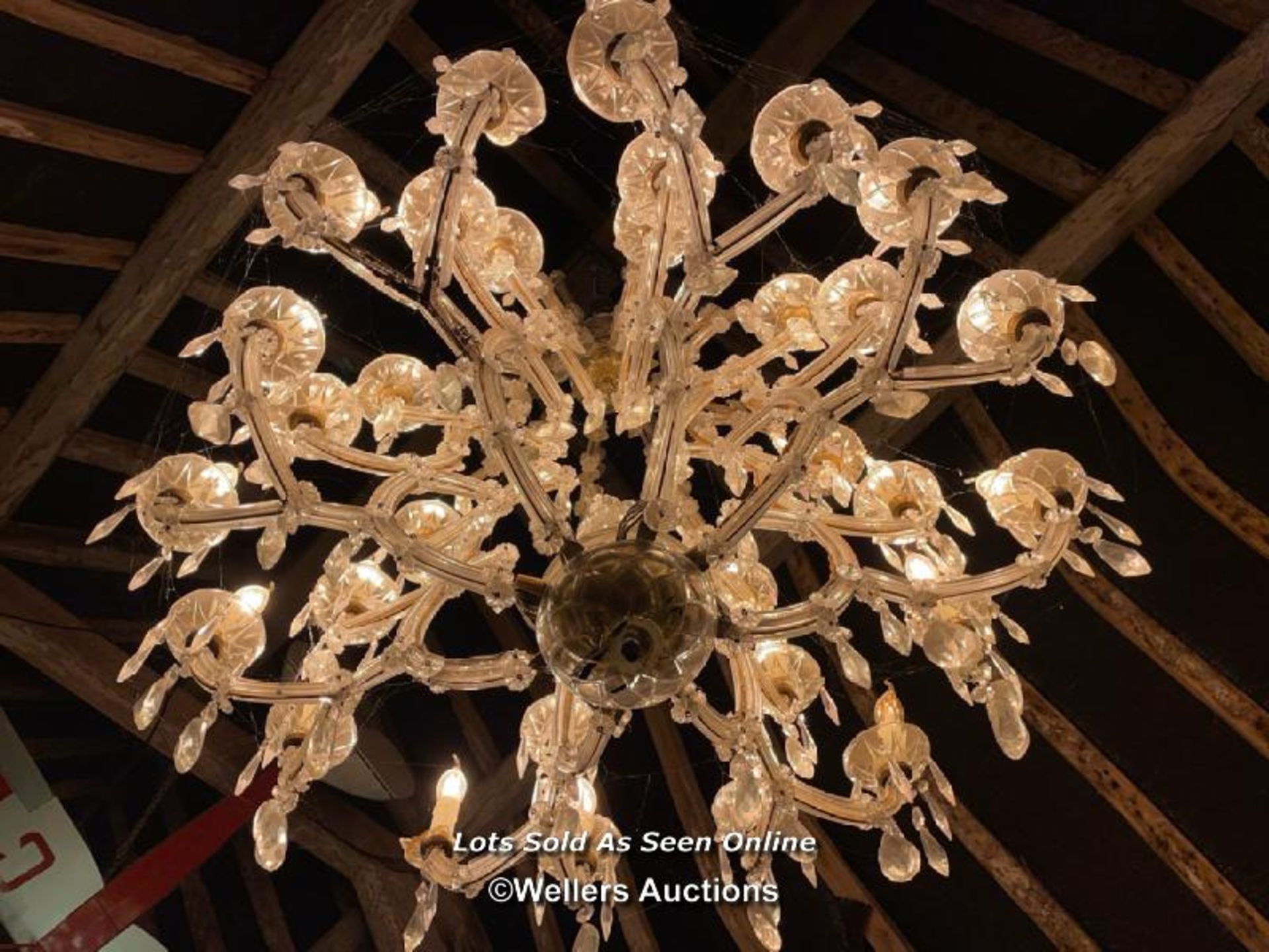 EARLY 20TH CENTURY ITALIAN CHANDELIER, APPEARS TO BE COMPLETE AND WORKING AS SHOWN, SEVEN ARMS SPLIT - Bild 6 aus 8