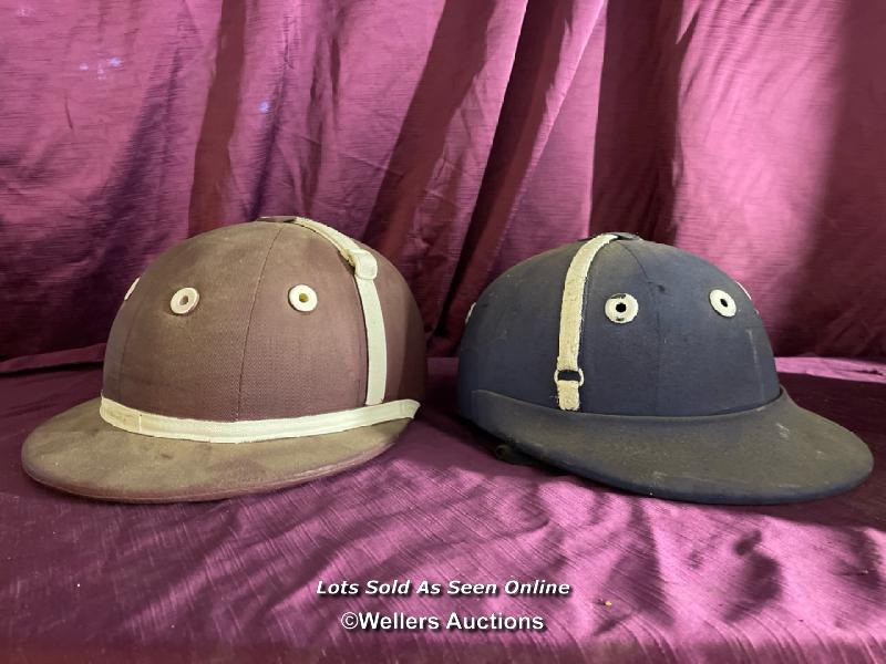 PAIR OF VINTAGE POLO HELMETS, FOR DISPLAY - Bild 3 aus 4