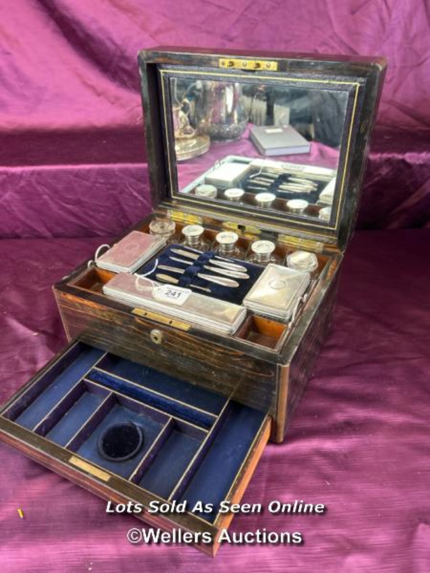 EARLY 19TH CENTURY GENTLEMAN'S VANITY BOX CONTAINING STERLING SILVER AND GLASS CONTAINERS WITH