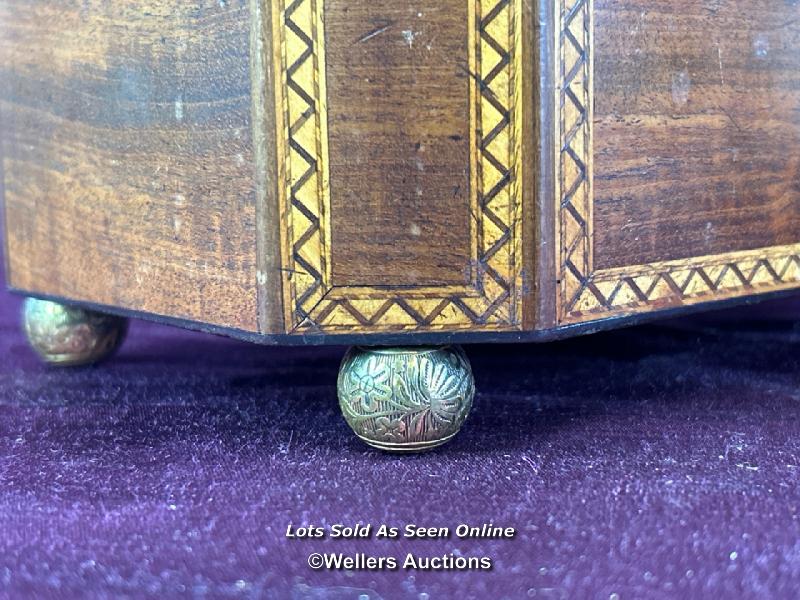 SMALL INLAID TEA CADDY, WITH KEY AND WORKING LOCK, ON BALL FEET, 23 X 13 X 14CM - Image 4 of 4