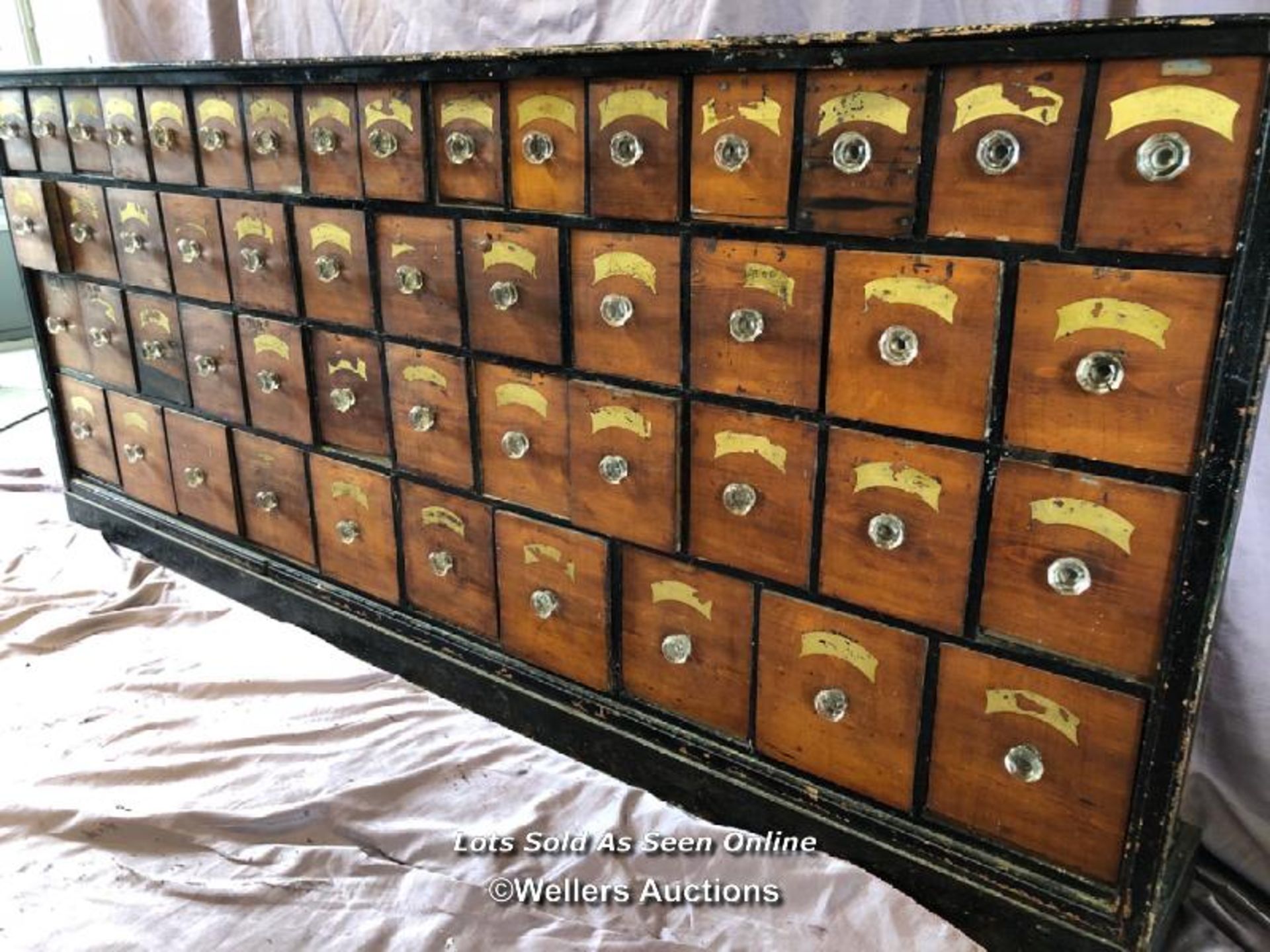 LARGE OAK APOTHECARY DRESSER WITH FIFTY DRAWERS, 208 X 26 X 89CM - Bild 2 aus 6