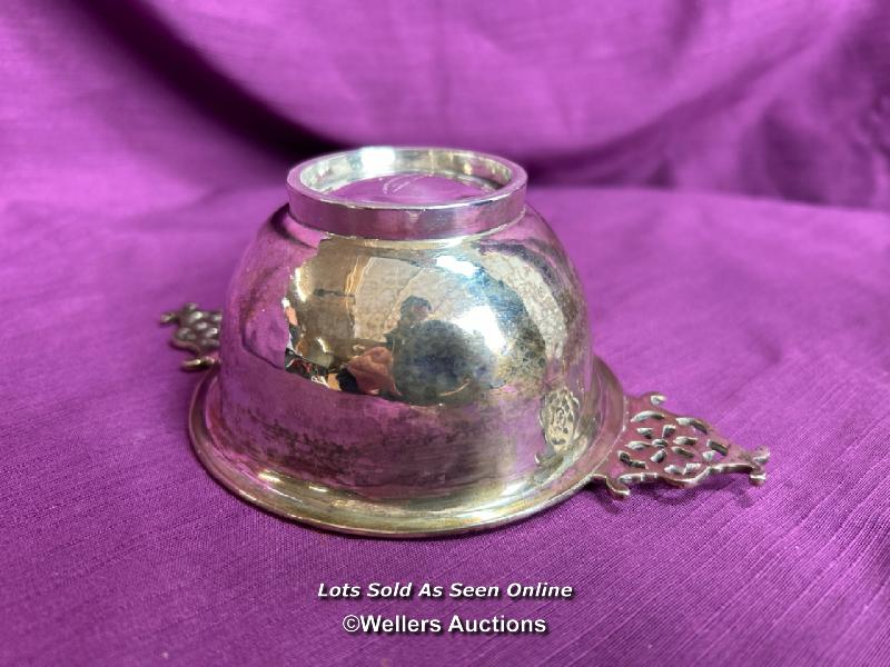 SMALL HALLMARKED SILVER BONBON DISH BY GOLDSMITH AND SILVERSMITH CO., HEIGHT 5CM, WEIGHT 133GMS - Image 4 of 5