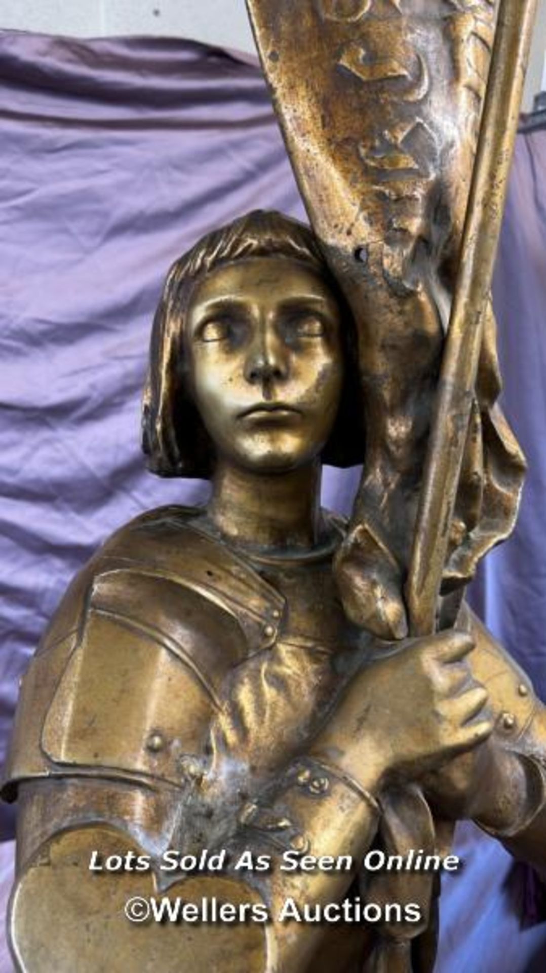 19TH CENTURY CAST BRONZE STUDY OF THE MAID OF ORLEANS 'JOAN OF ARC', BASE 32 X 32 X HEIGHT 167CM, ON - Image 2 of 10