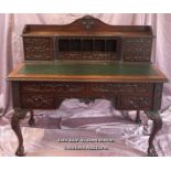 CIRCA 1900, GEOGIAN STYLE HIGHLY DECORATIVE AND CARVED MAHOGANY LINED WRITING DESK WITH LEATHER