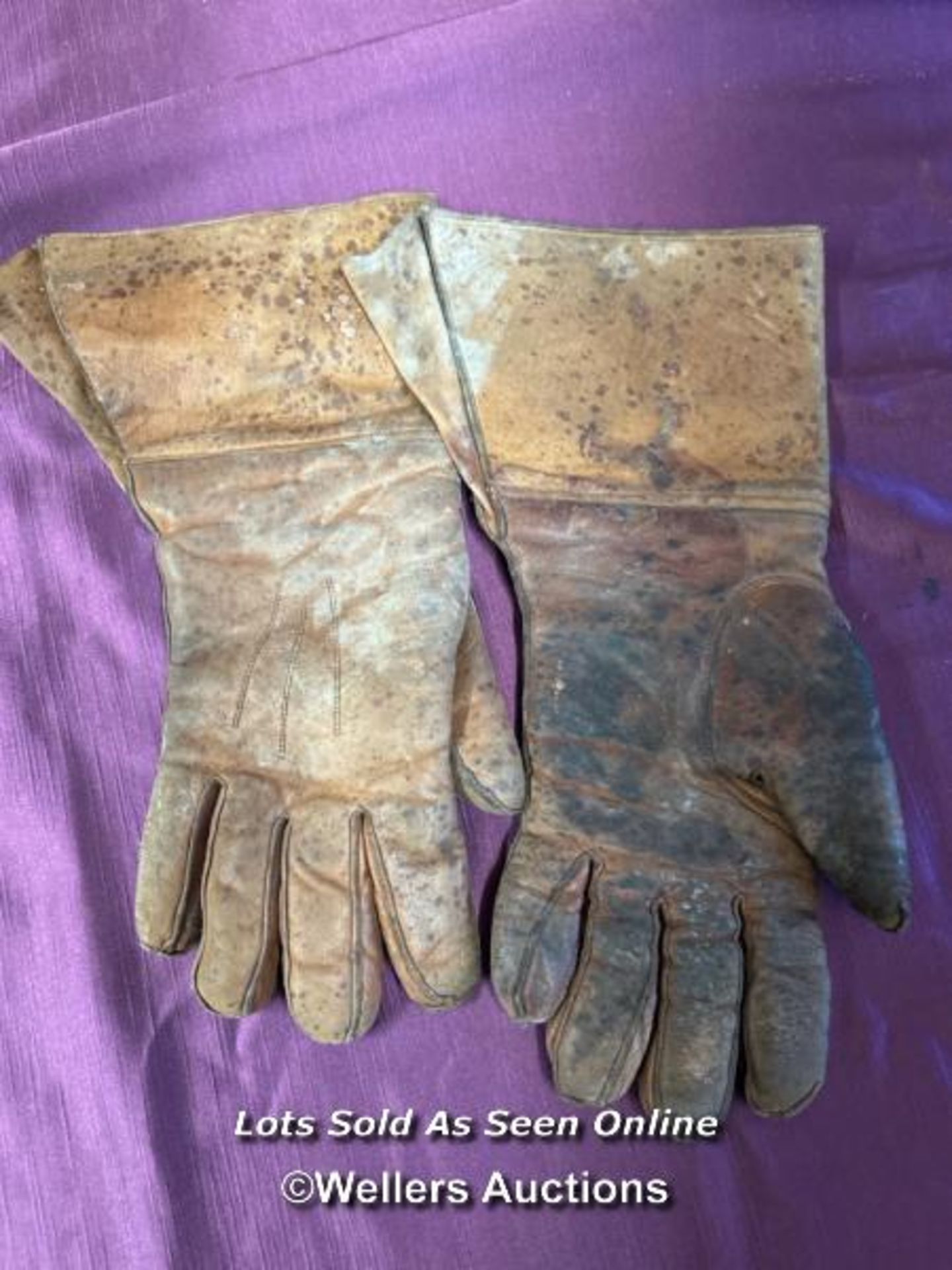 PAIR OF VINTAGE LEATHER BIKERS GLOVES - Image 2 of 2