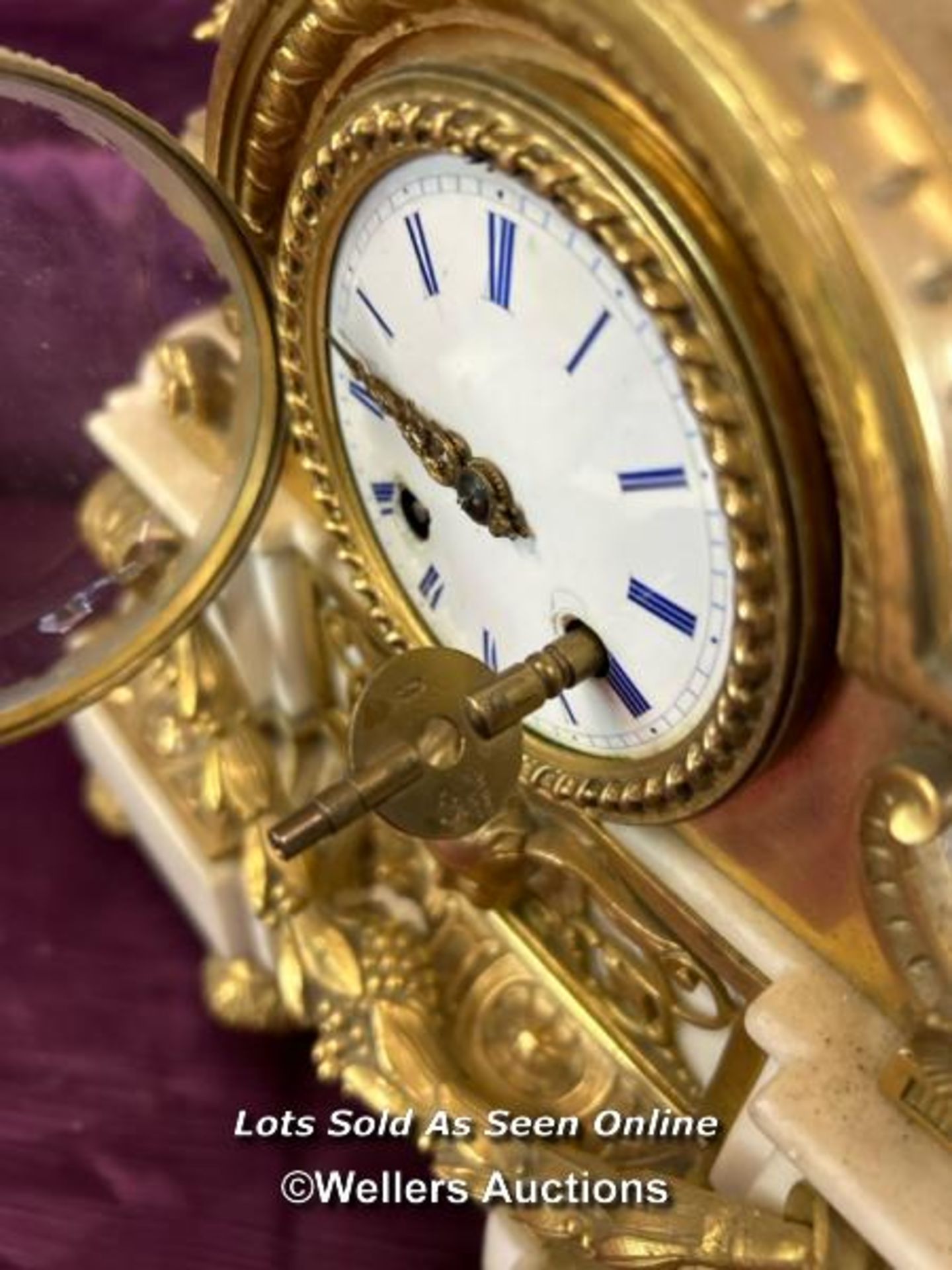 FRENCH ORMOLU AND MARBLE MANTLE CLOCK WITH KEY, 34 X 14 X 35CM - Image 8 of 8