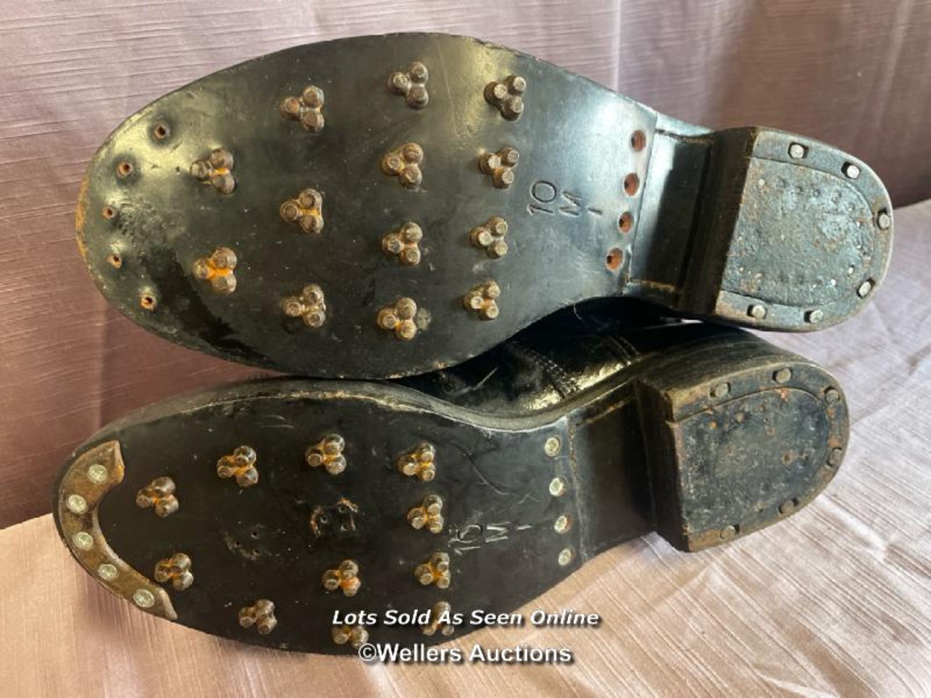 PAIR OF GUARDS PARADE AMMO BOOTS WITH HOBNAILS, SIZE 10 - Image 3 of 5