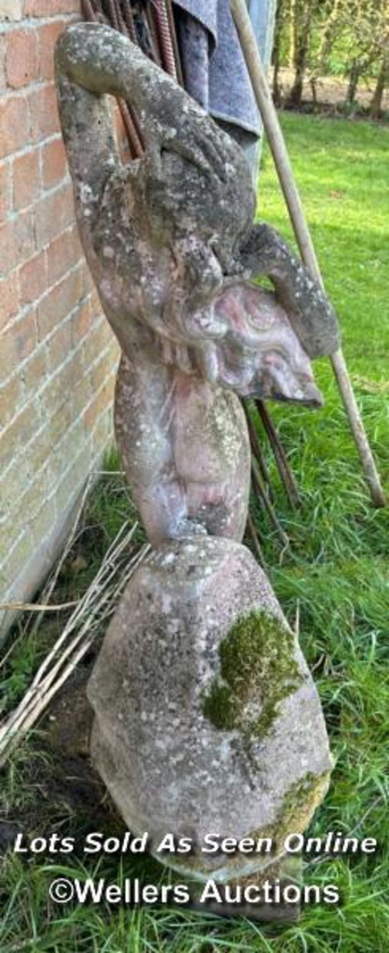 COMPOSITION STATUE OF A NAKED LADY IN A SHELL, HEIGHT 107CM, THIS LOT IS LOCATED AWAY FROM THE AUCT - Bild 5 aus 5