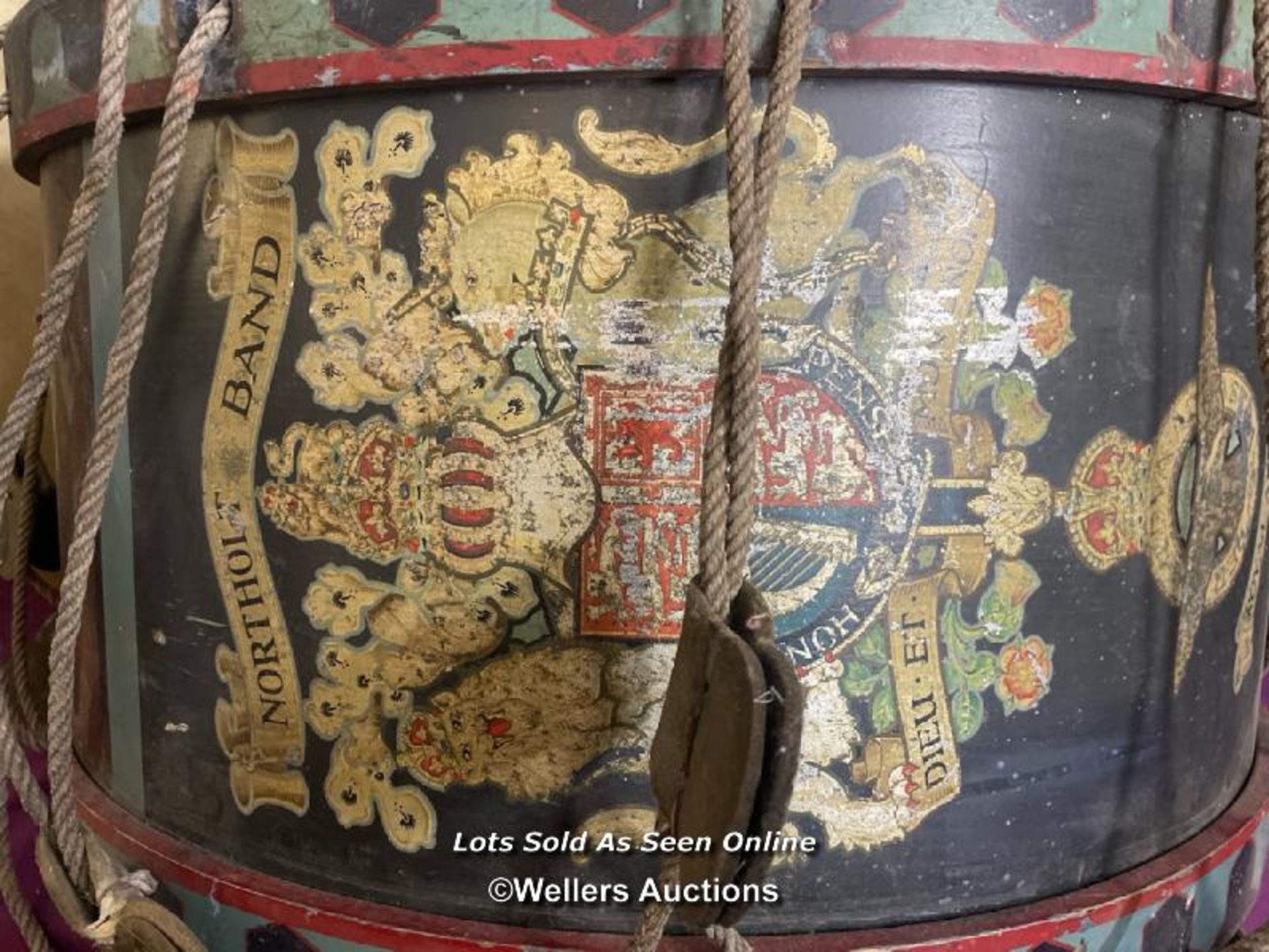 PRE-WAR BASE DRUM TO ROYAL AIRFORCE NORTHOLT BAND, COMPLETE WITH SKINS AND ROPES, DIAMETER 67CM X - Bild 2 aus 5