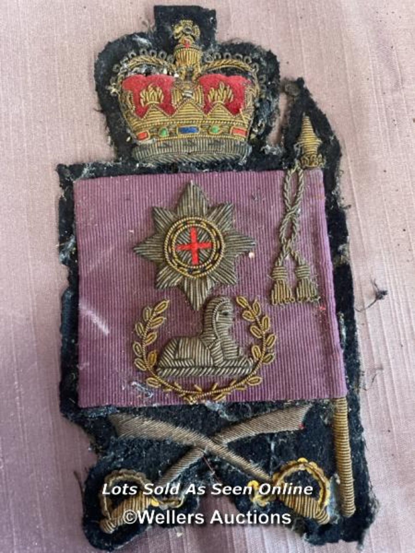 COLDSTREAM GUARDS COLOUR SERGEANTS ARM INSIGNIA WITH TWO COALSTREAM GUARDS PLUMES - Image 2 of 3
