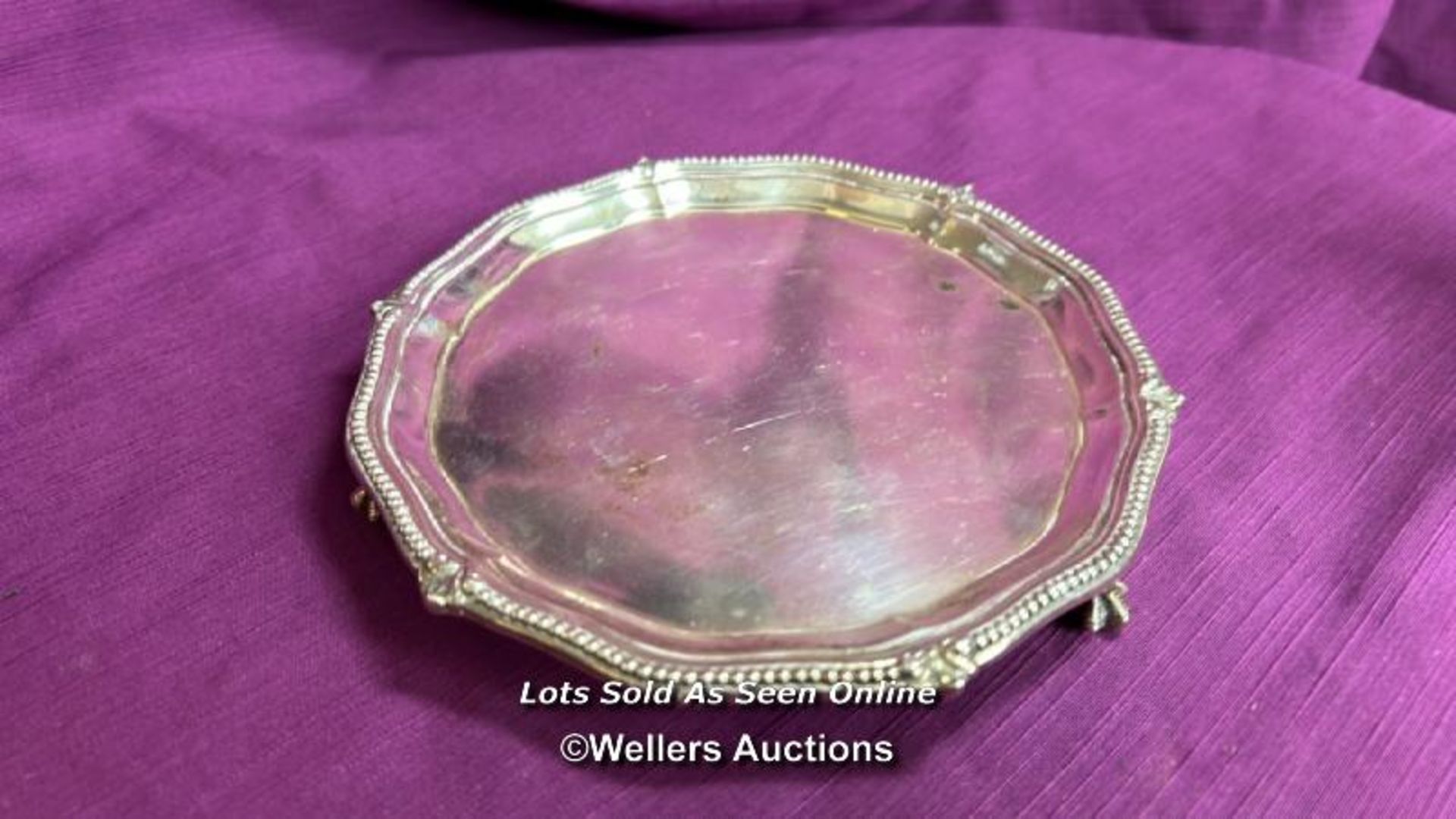 SMALL HALLMARKED SILVER TRAY ON CLAW AND BALL FEET BY W.F A.F, DIAMETER 16CM, WEIGHT 224GMS - Image 3 of 5
