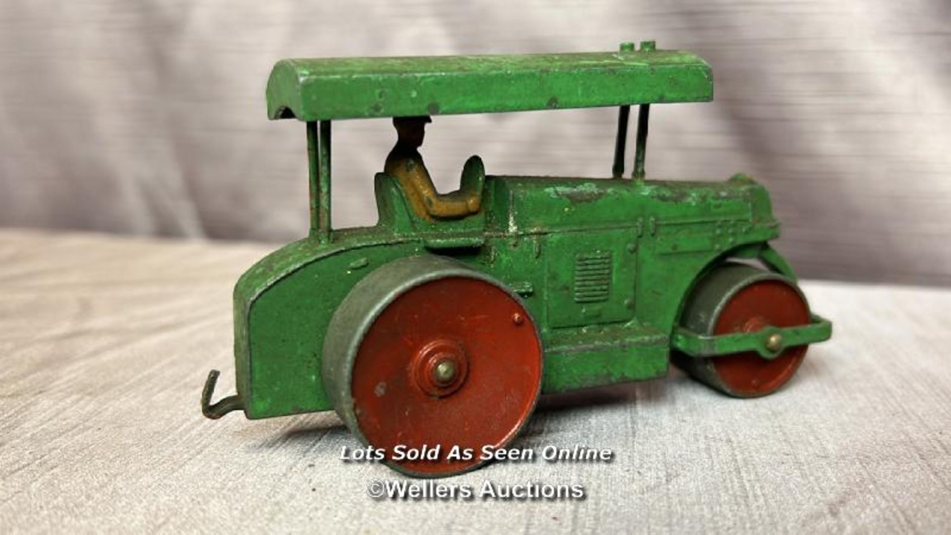 DINKY AVELING BARFORD STEAMROLLER, WITH ONE OTHER STEAMROLLER AND A DINKY MASSEY TRACTOR AND TRAILER - Image 3 of 12