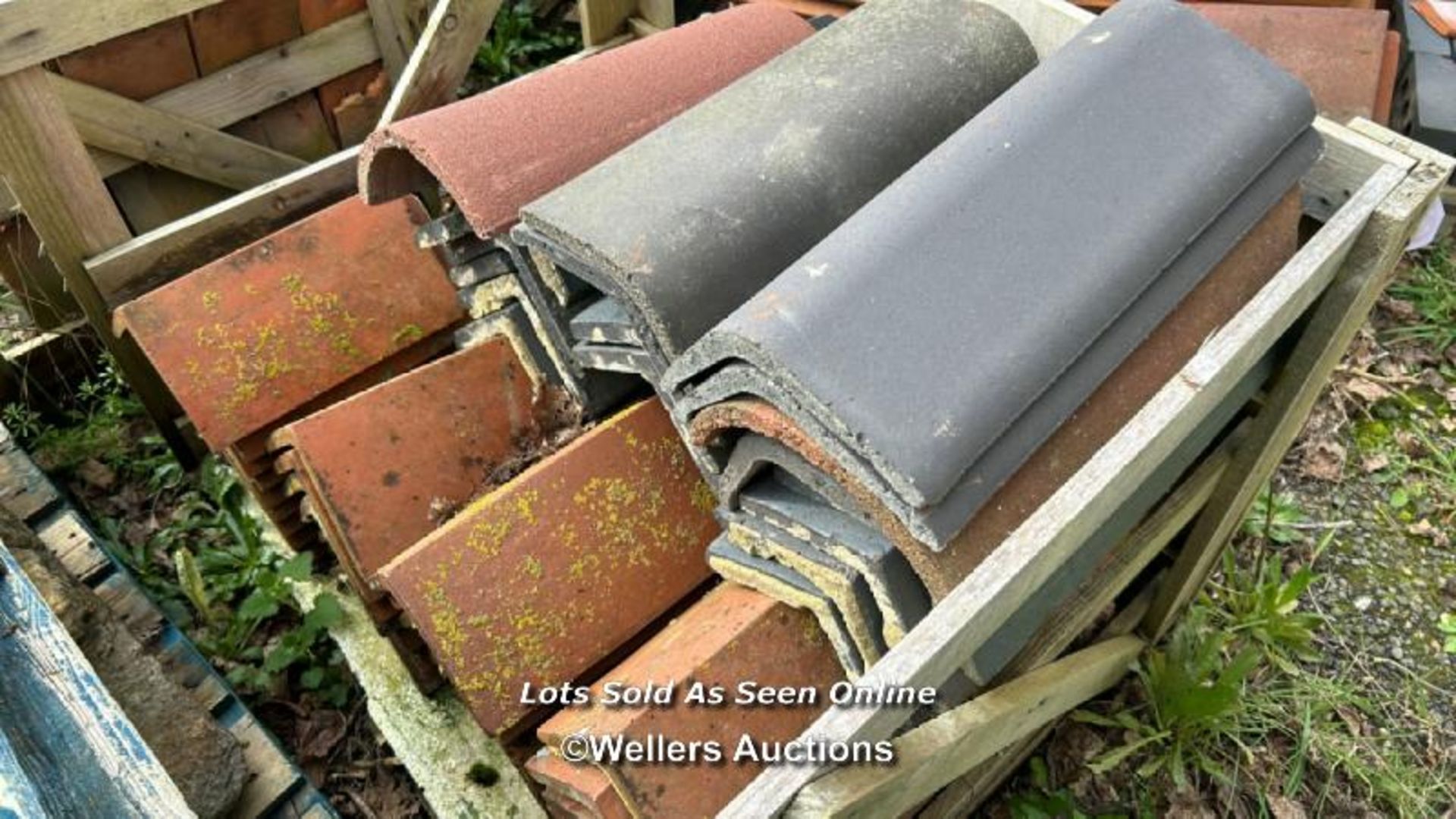 CRATE OF ASSORTED RIDGE TILES, MOSTLY 18", 90-130 ANGLE - Image 2 of 4