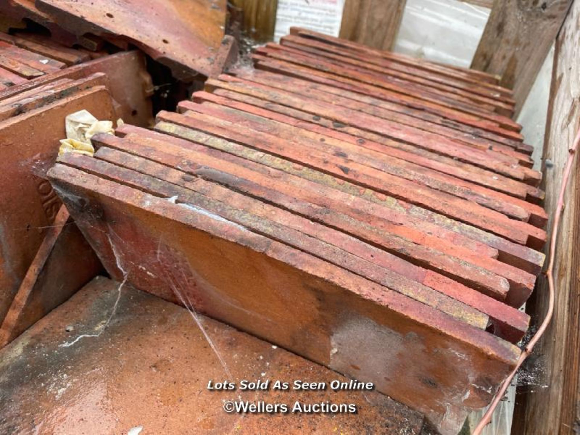 CRATE OF MACHINE MADE CLAY TILES, 26.5CM (W) X 16.5CM (W) X 1CM (D) - Image 2 of 2