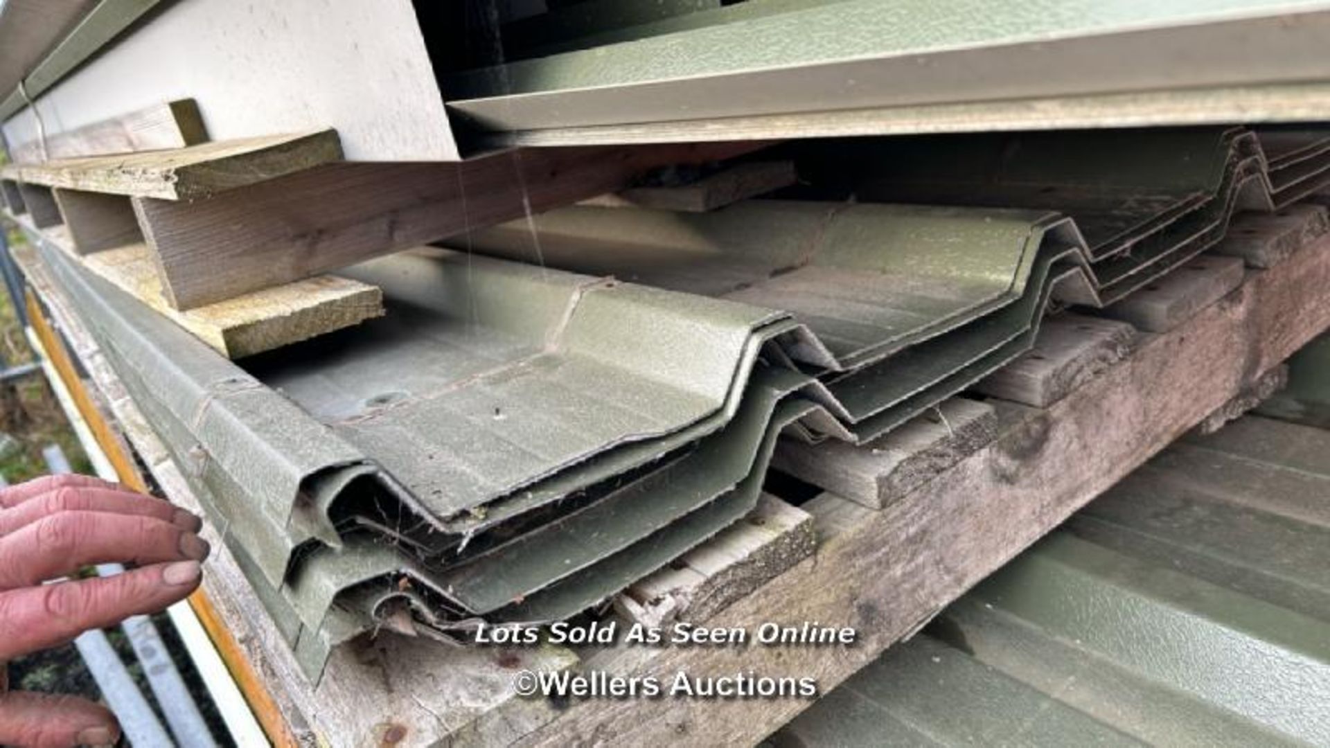 QUANTITY OF INSULATED ROOF PANELS AND SINGLE PLY BOX PROFILE SHEETING - Image 4 of 4